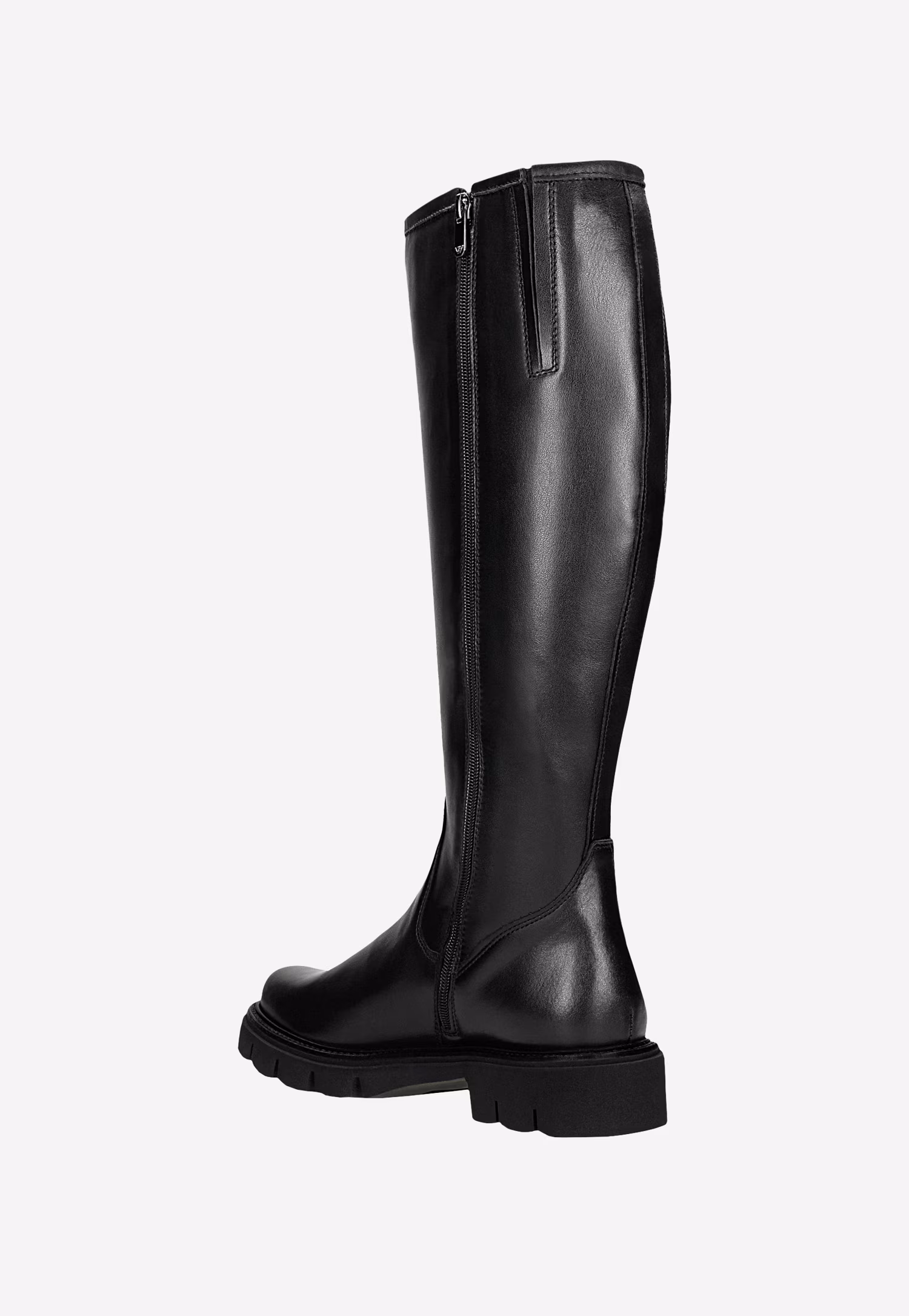 Czarne skórzane kozaki na masywnej podeszwie