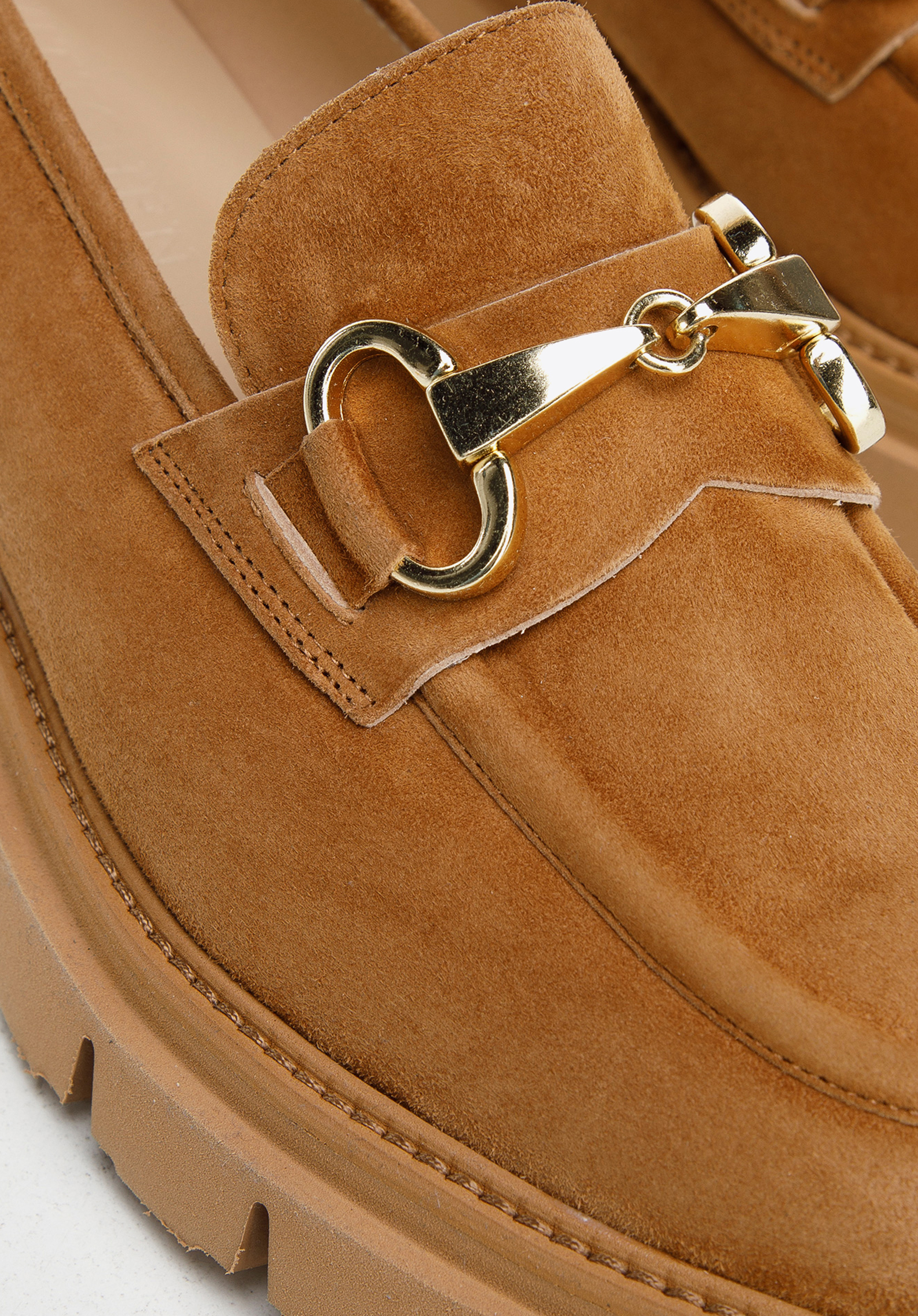 Damskie mokasyny zamszowe z klamerką na platformie