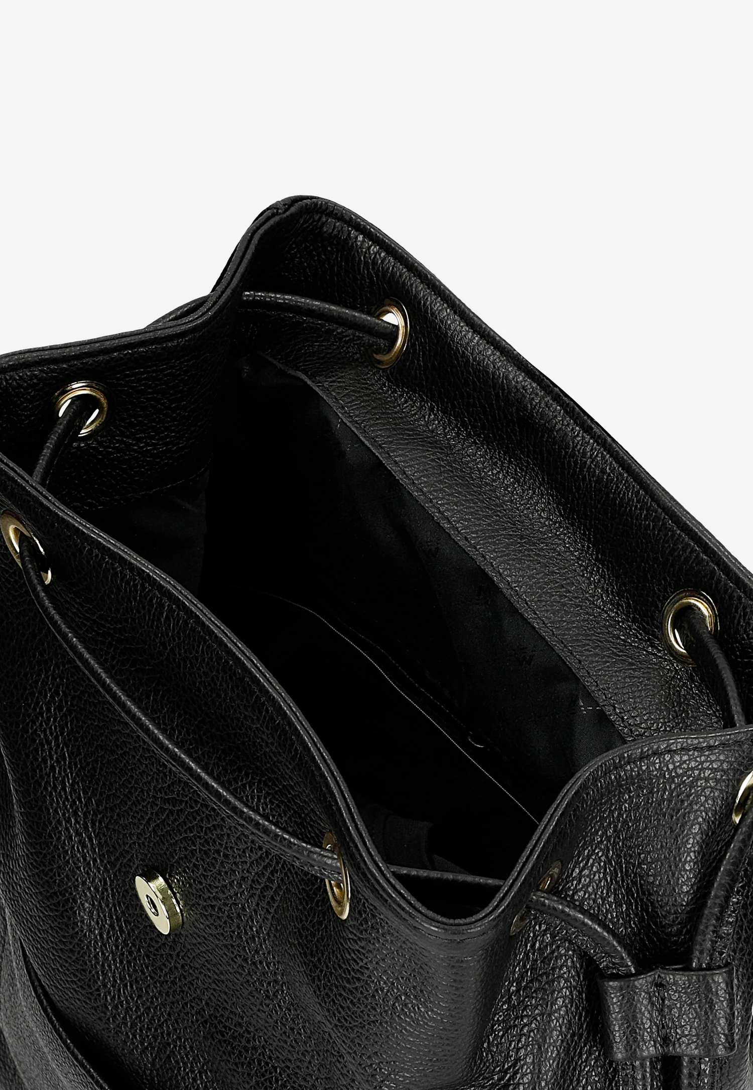 Czarny skórzany plecak miejski