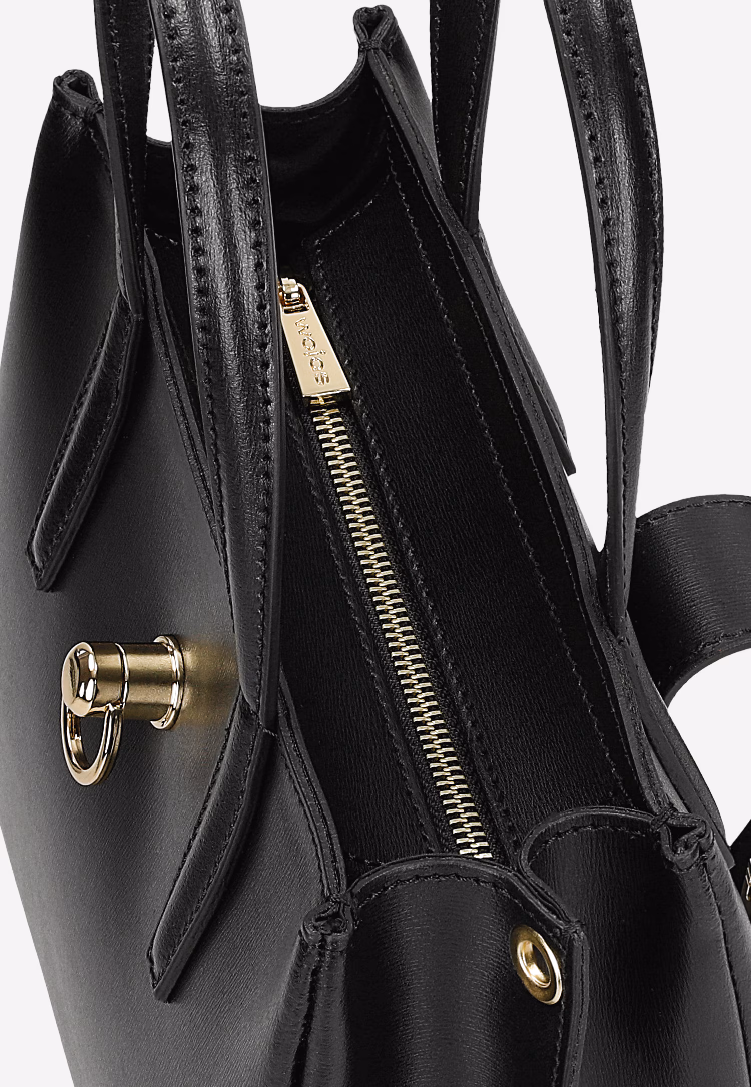 Bordowy skórzany kuferek ze złotym zapięciem