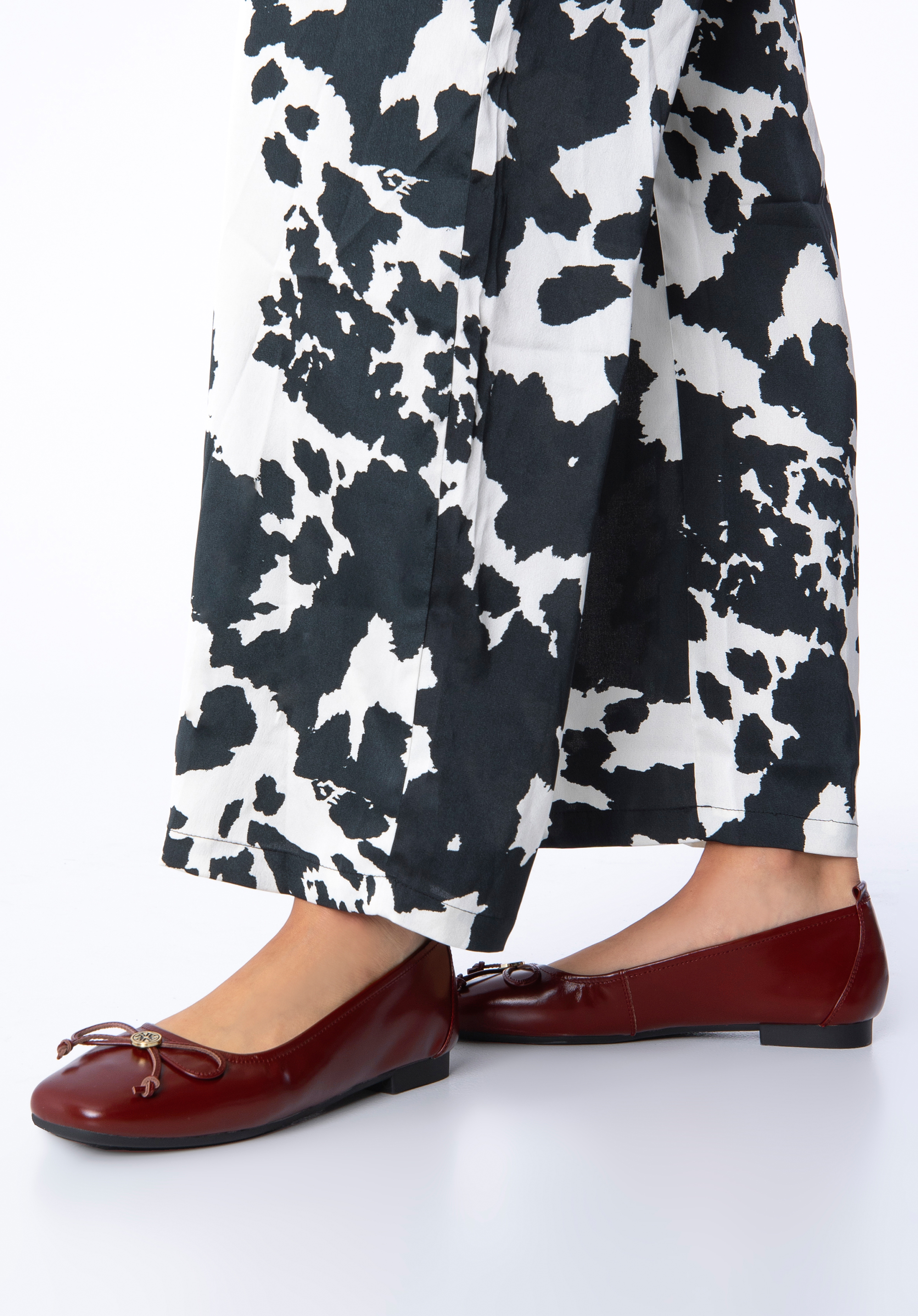 Baleriny z miękkiej skóry z kokardką z monogramem