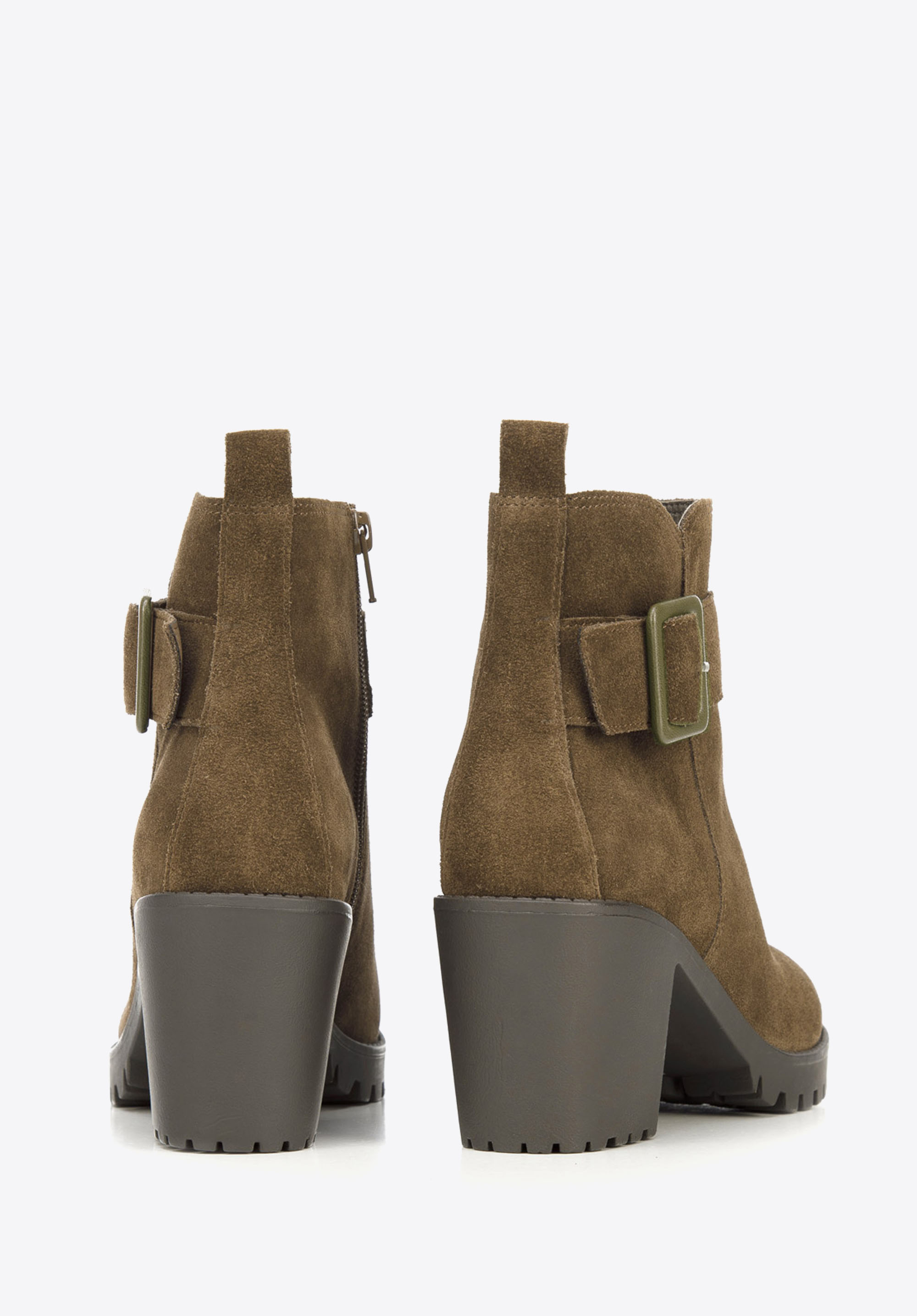 Damskie botki zamszowe z ozdobną klamrą