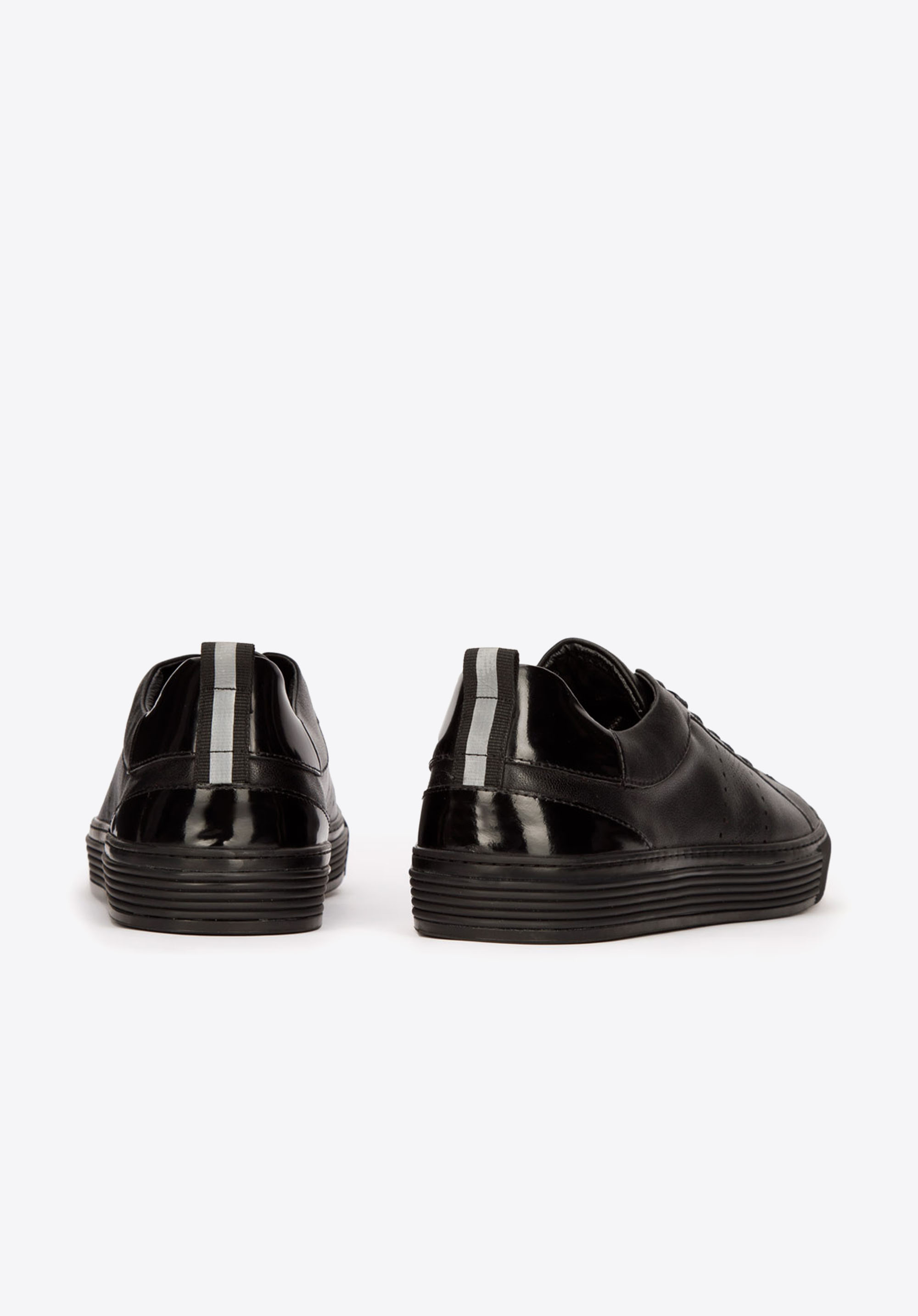 Męskie sneakersy skórzane z lakierowaną wstawką