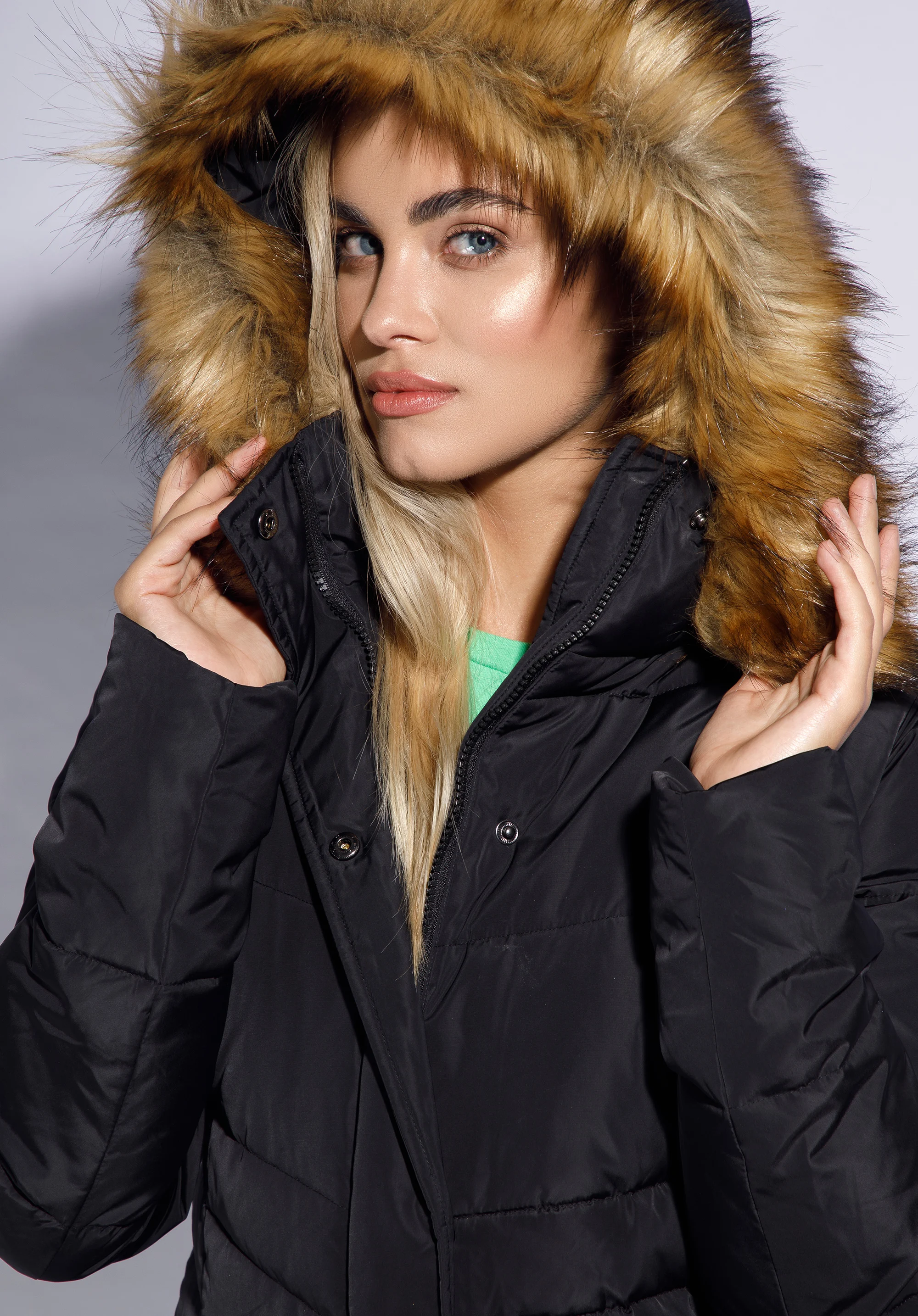 Damska kurtka puchowa pikowana z kapturem