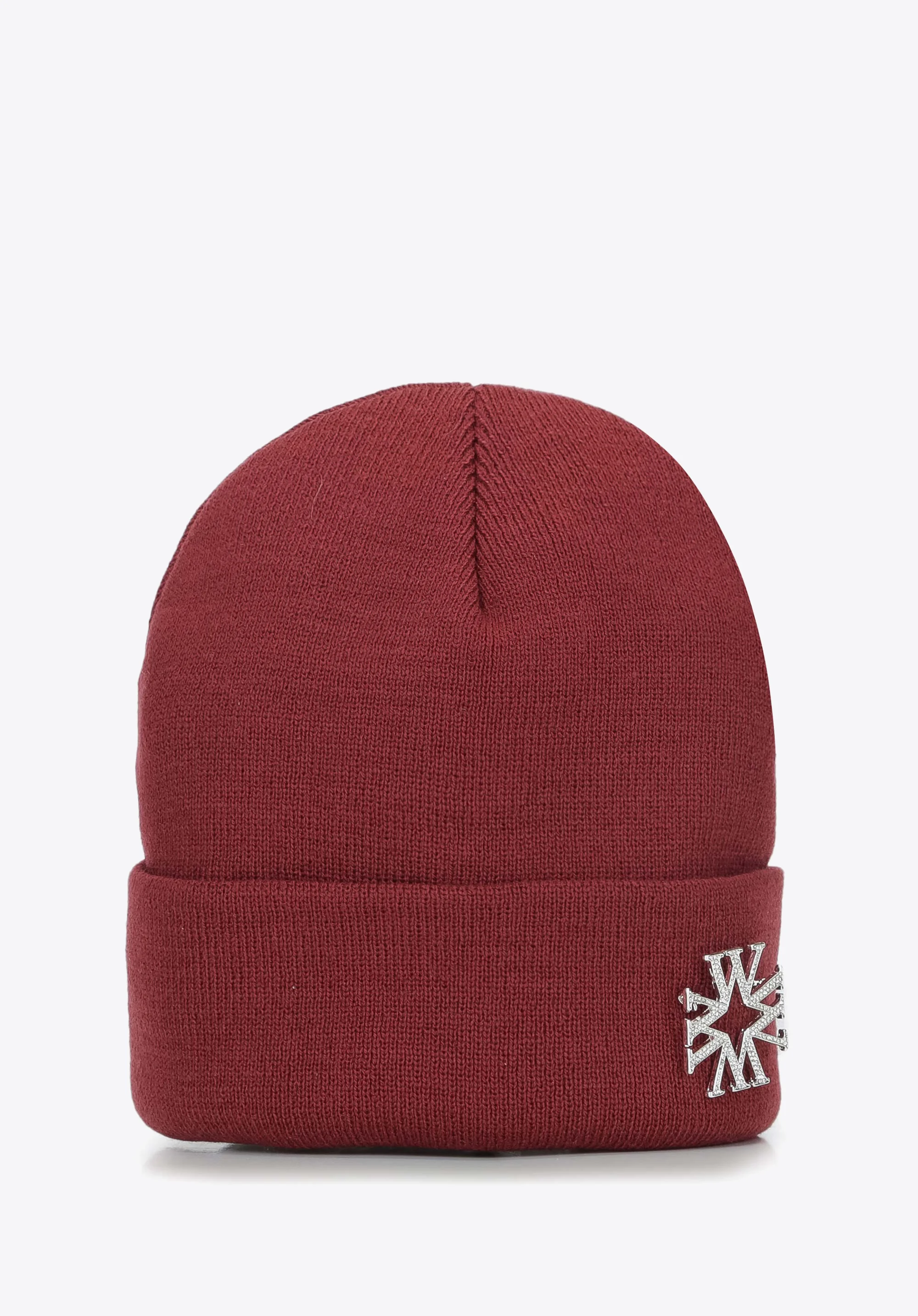 Damska czapka z broszką z literą „W”