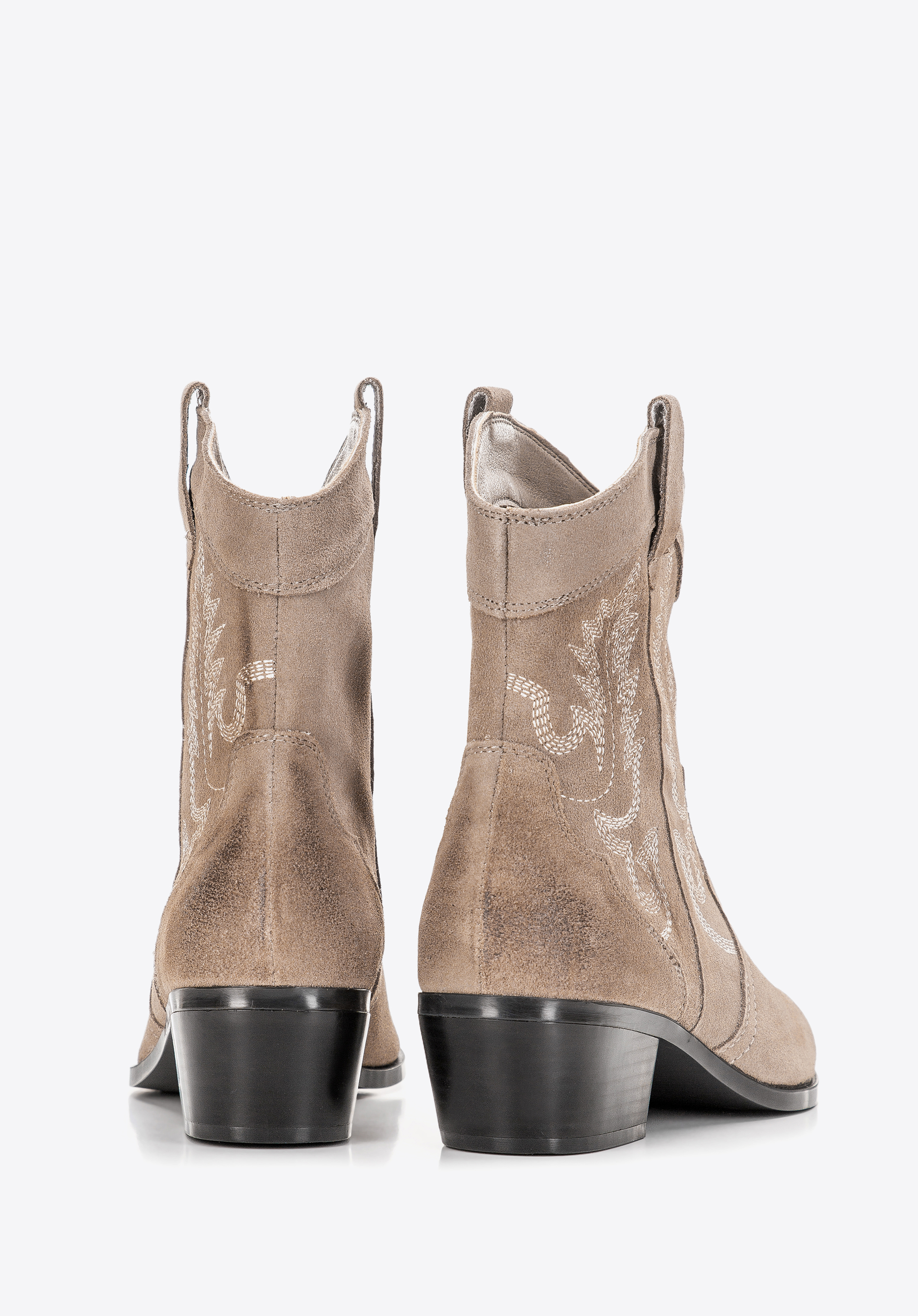 Damskie kowbojki zamszowe z haftem krótkie