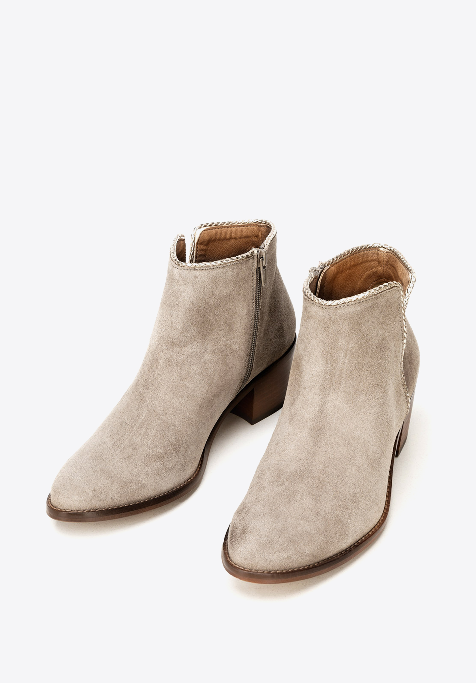 Kowbojki zamszowe z rzemieniem