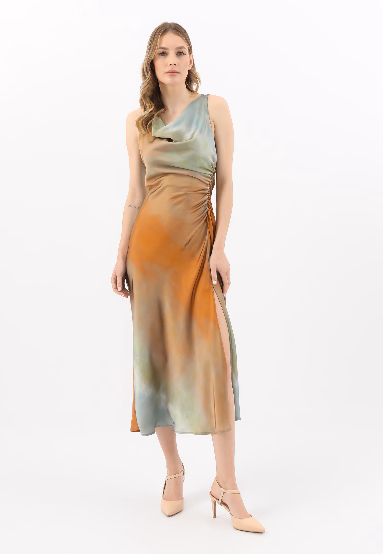 Beżowe czółenka z odkrytą piętą i obcasem typu szpilka