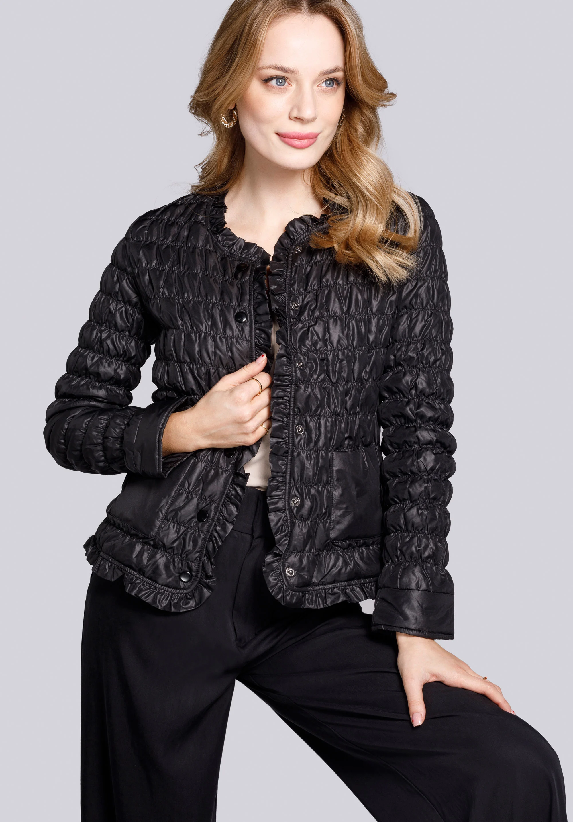 Damska kurtka pikowana i marszczona