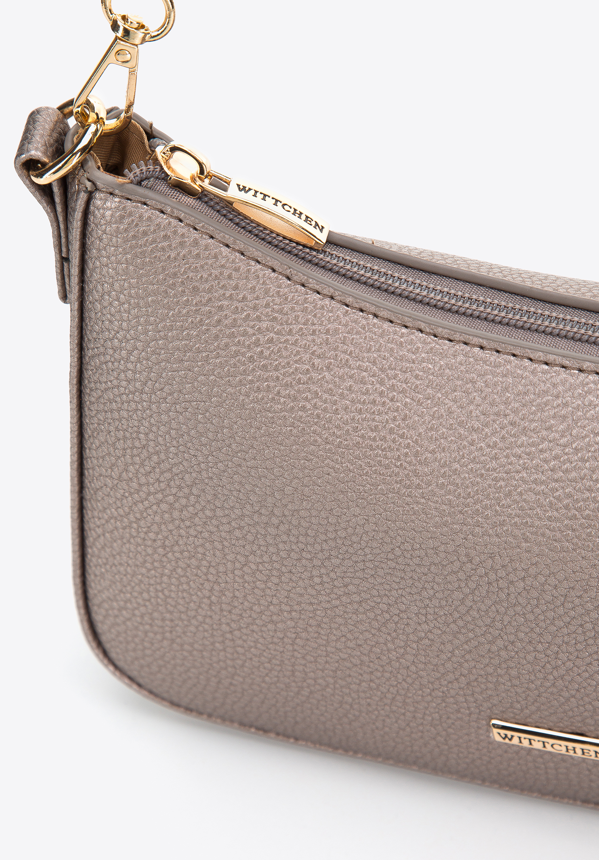 Damska torebka bagietka z groszkowanej ekoskóry z łańcuszkiem