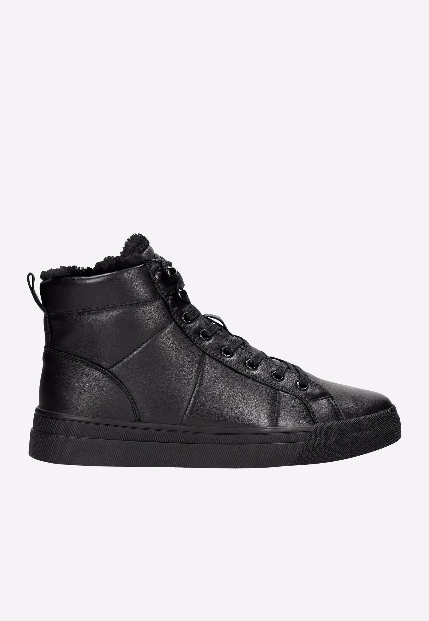 Czarne trzewiki typu trampki z futerkowym ociepleniem