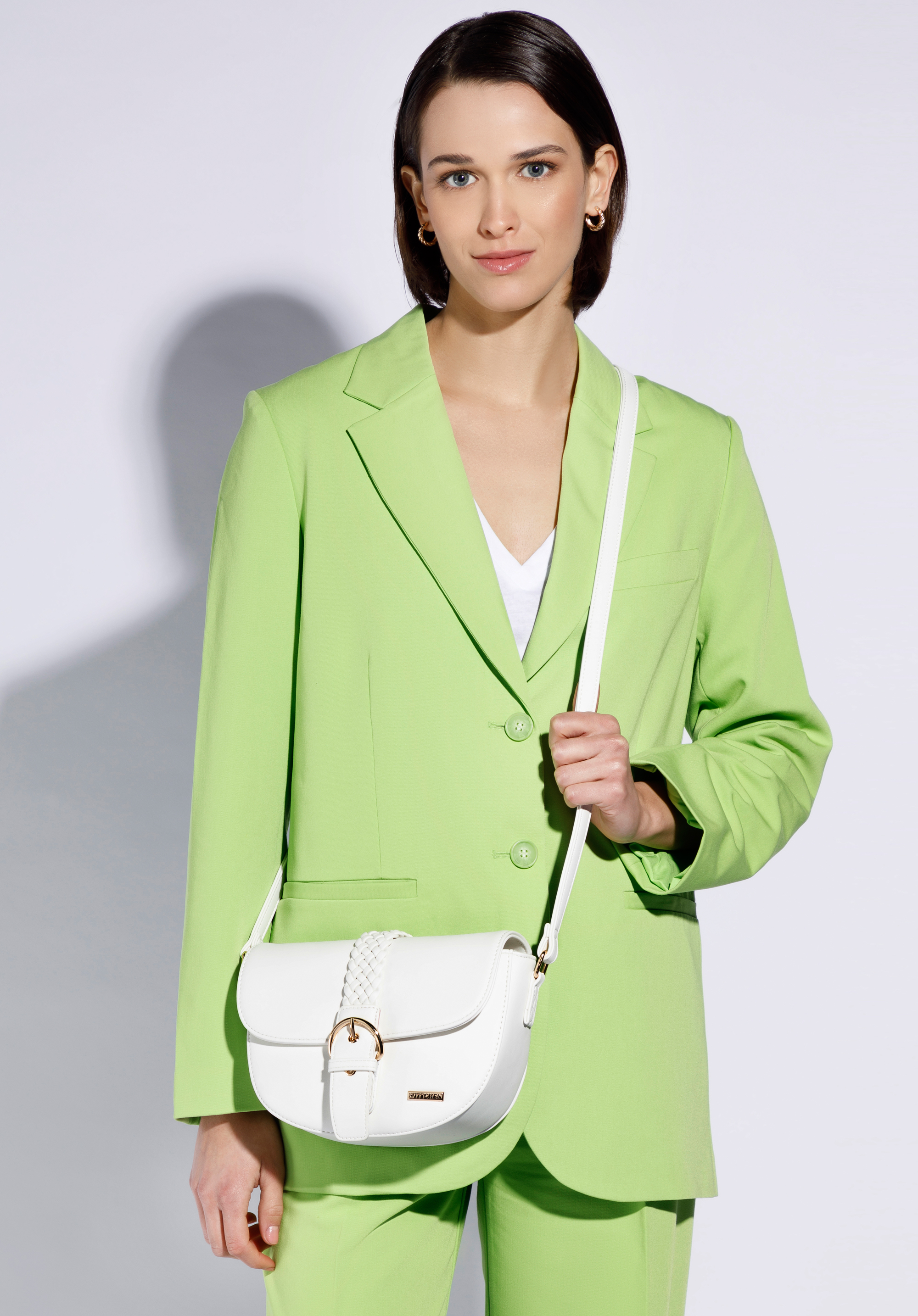 Damska listonoszka z ozdobną plecionką