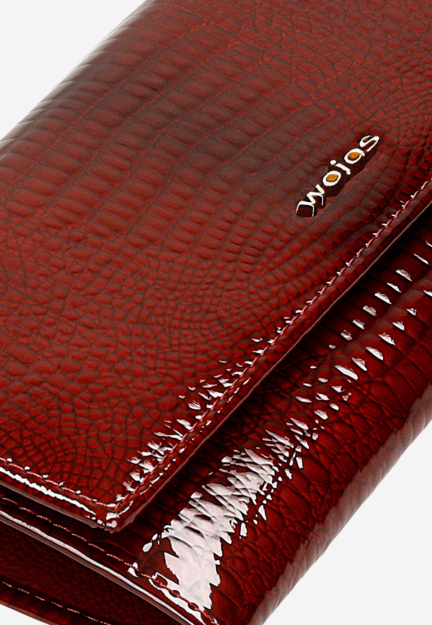 Czerwony lakierowany portfel damski z ciekawym tłoczeniem