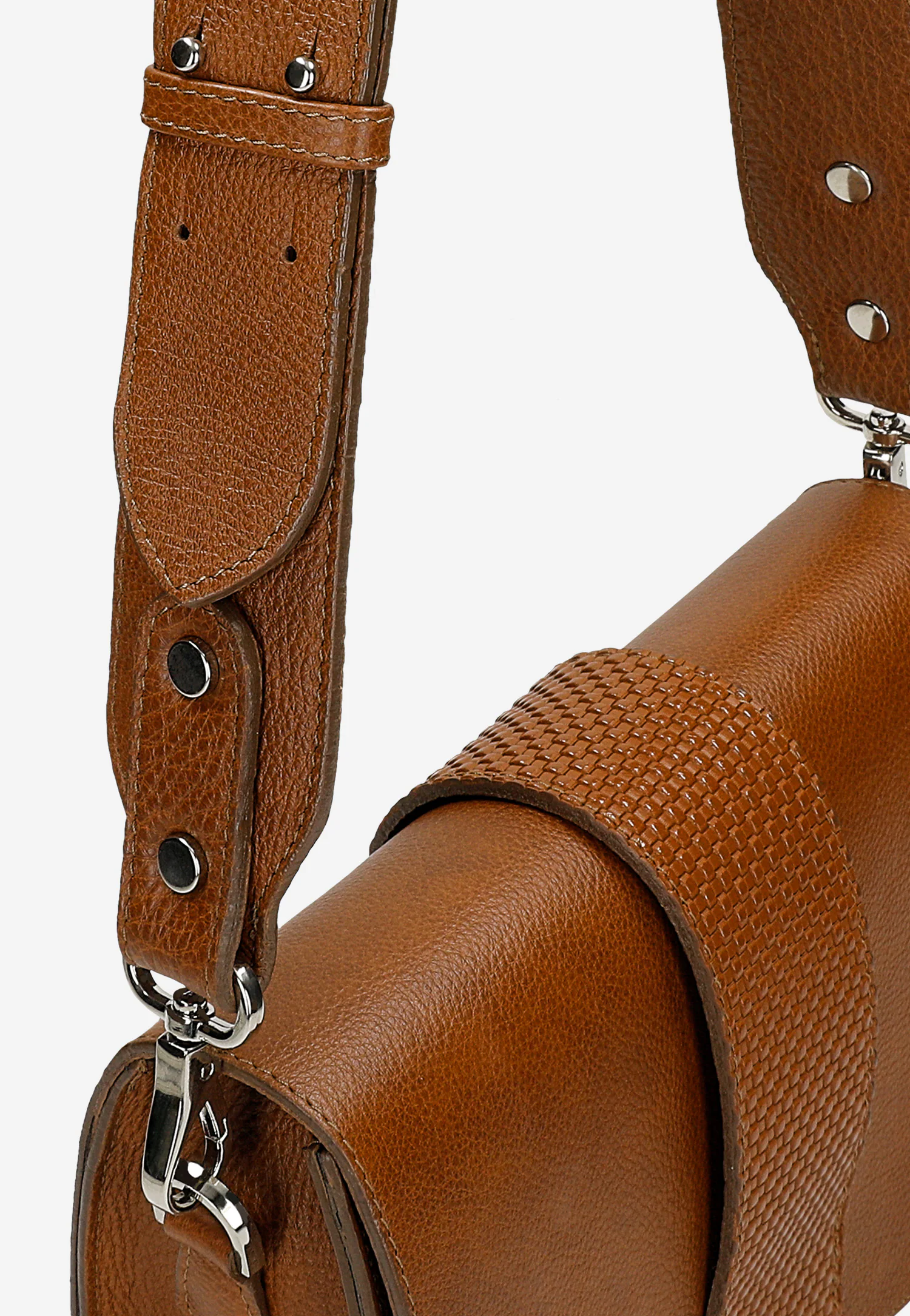 Mała jasnobrązowa torebka damska ze zdobionym paskiem