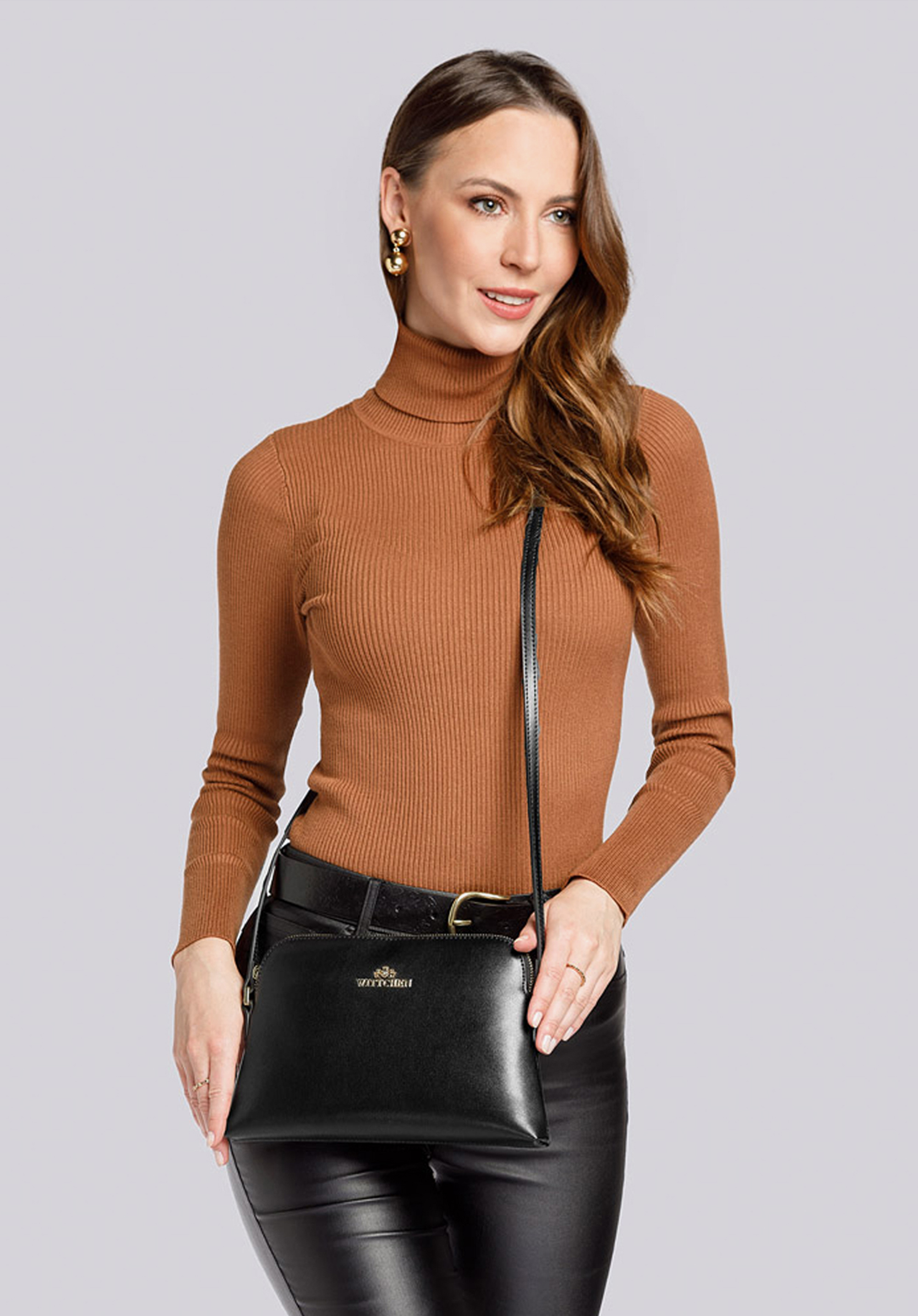 Damska listonoszka skórzana trapezowa