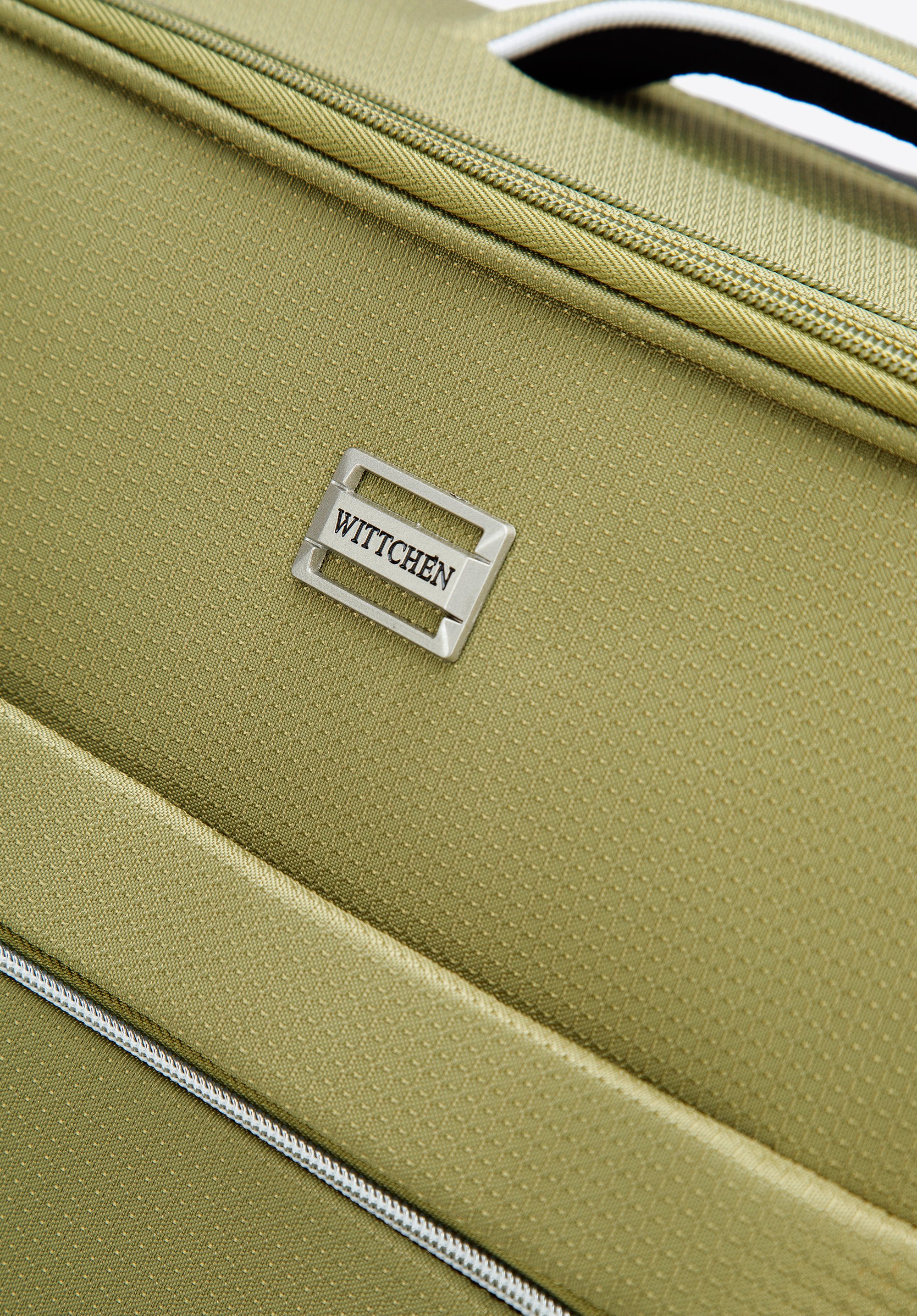 Średnia walizka miękka z błyszczącym suwakiem z przodu