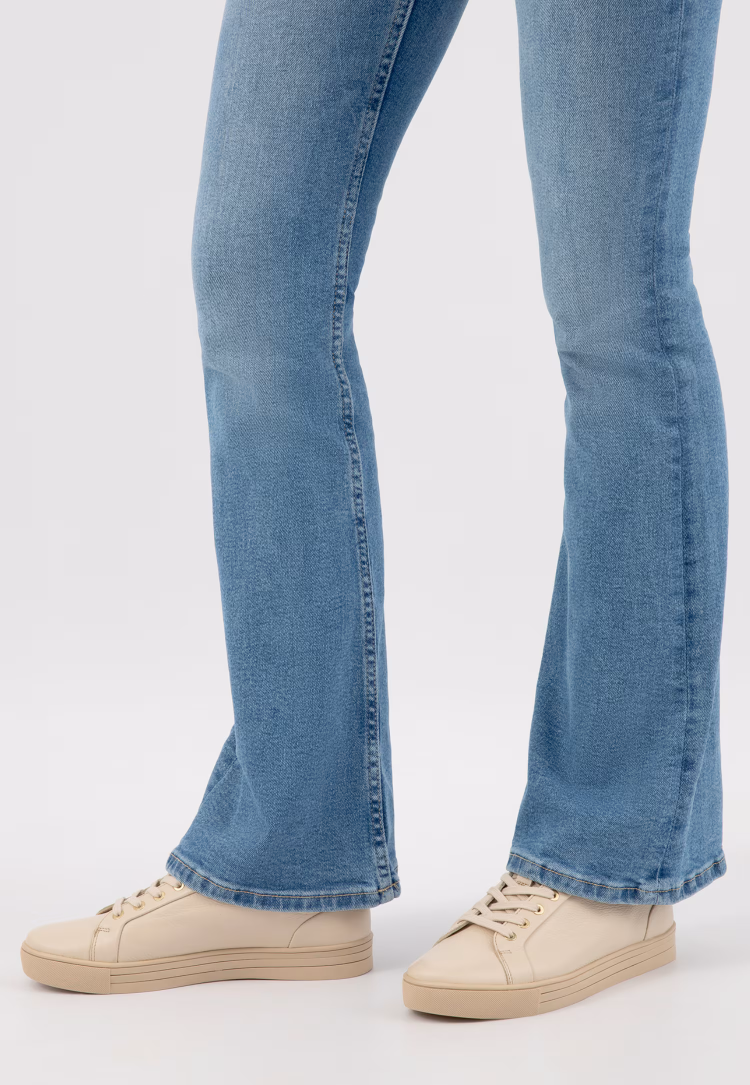 Białe trampki damskie ze skóry licowej