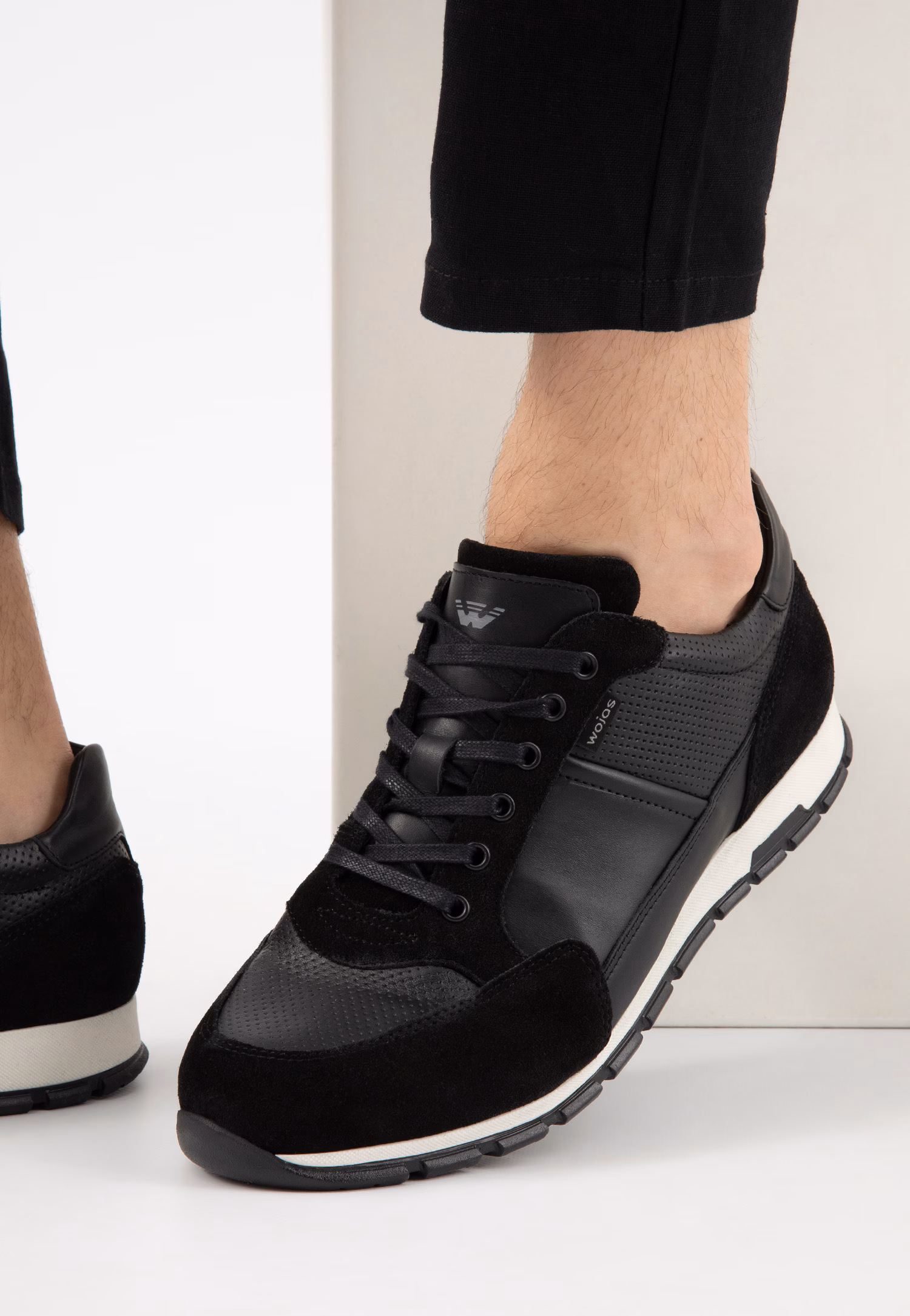 Uniwersalne jasnobrązowe sneakersy męskie z granatowymi akcentami