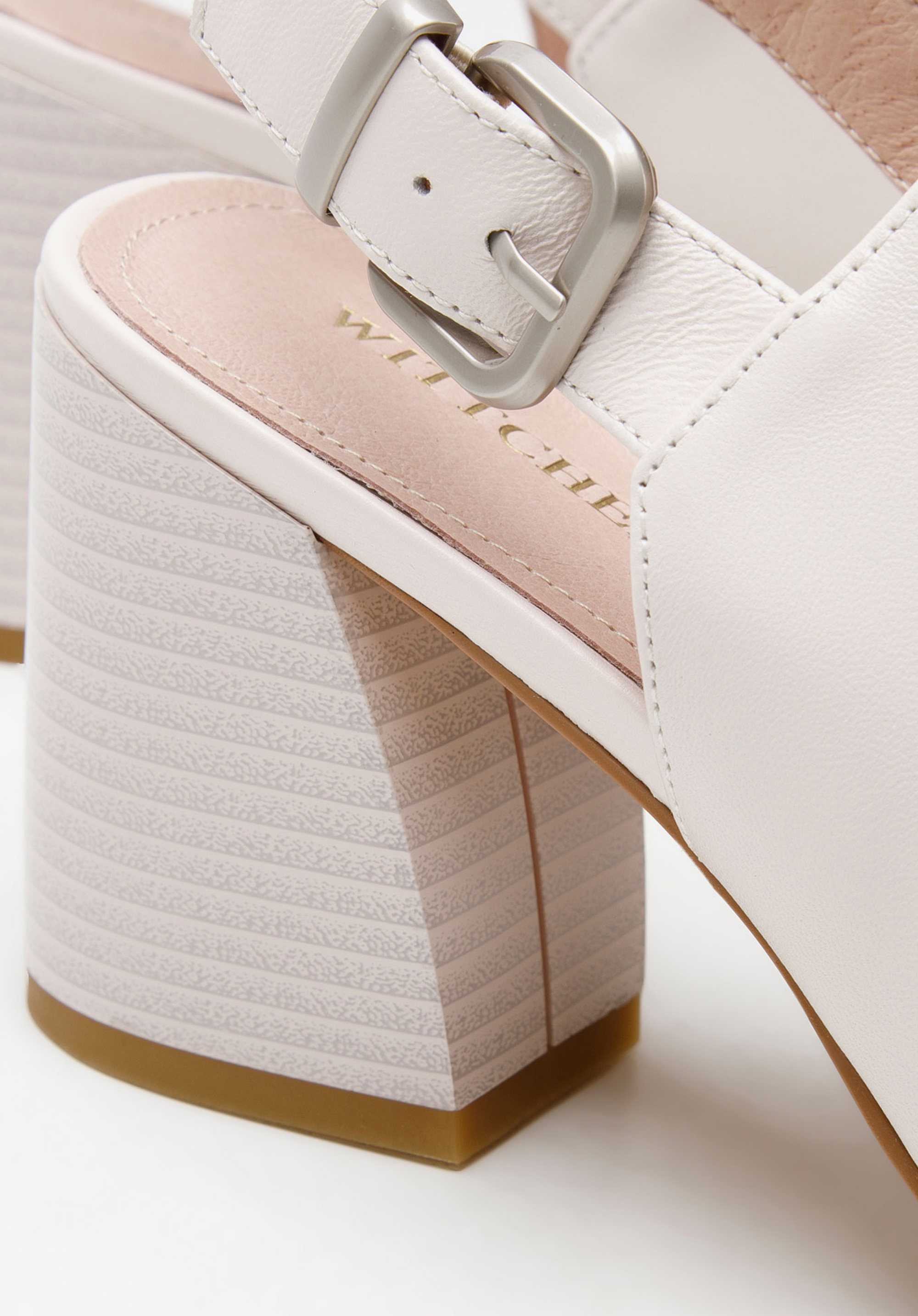 Sandały skórzane zabudowane na słupku