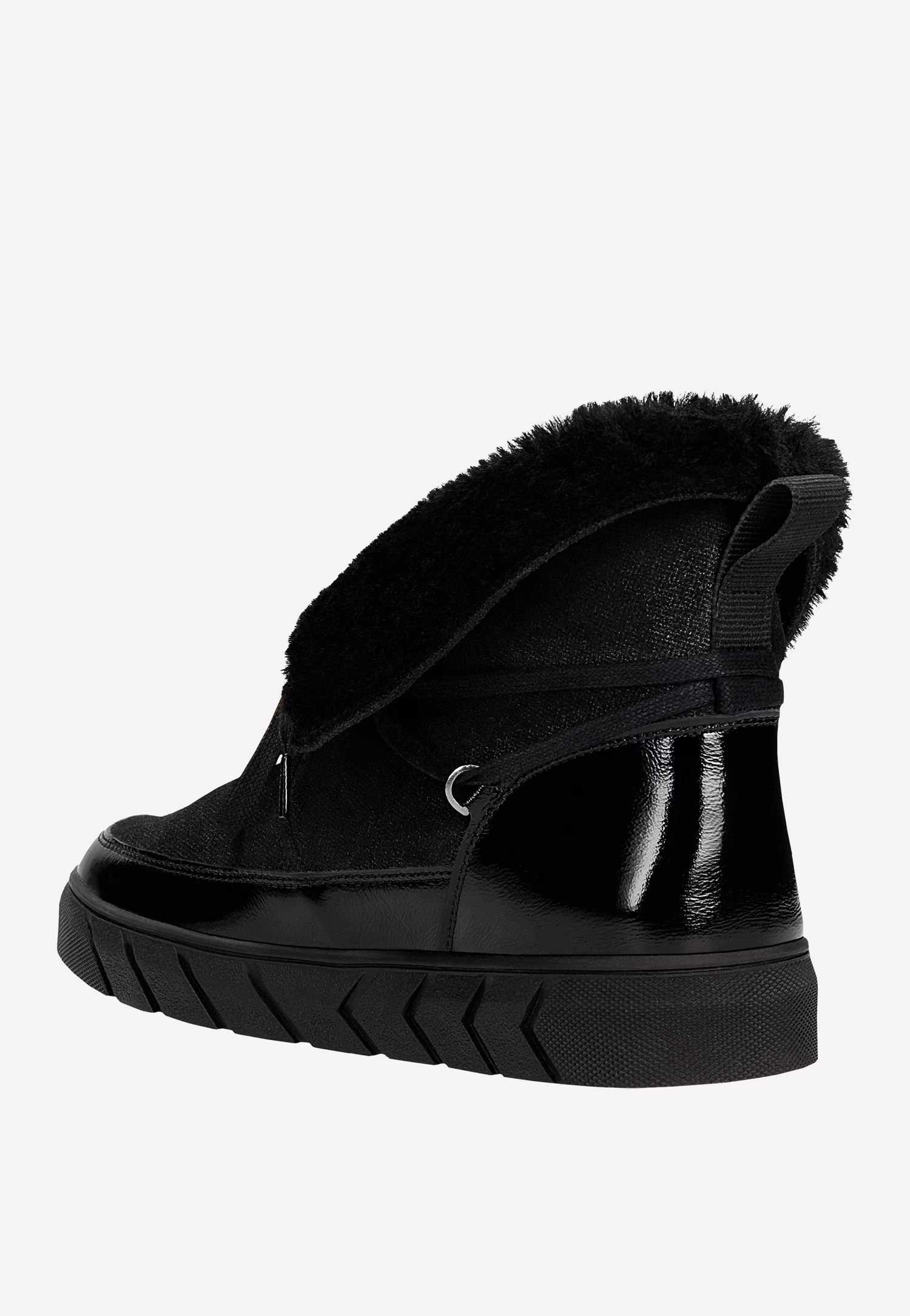 Czarne futerkowe śniegowce RELAKS z lakierowanymi elementami