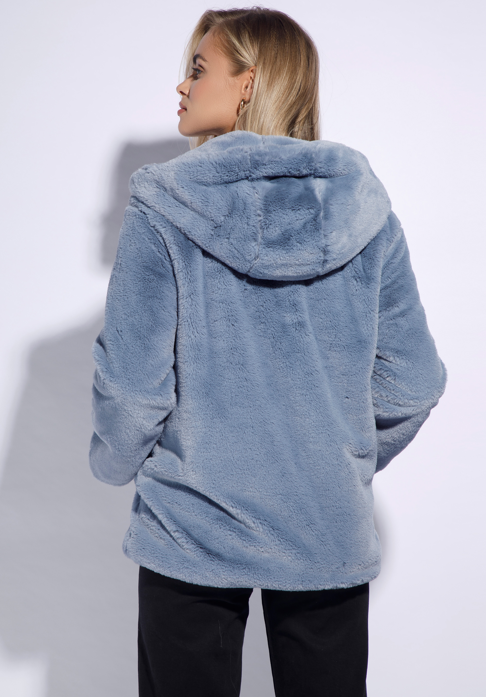 Sztuczne futerko oversize z kapturem