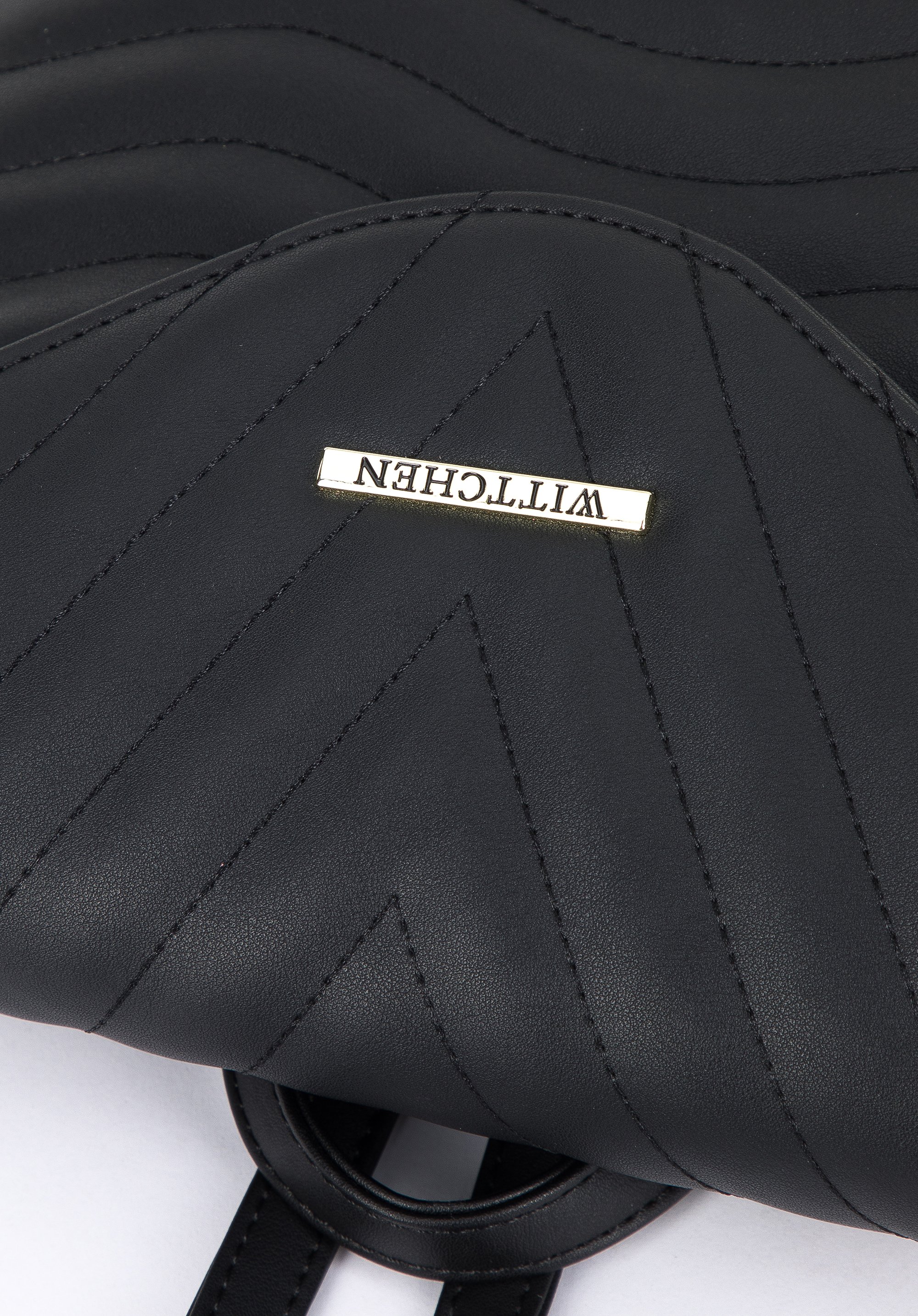 Damski plecak z pikowanej ekoskóry