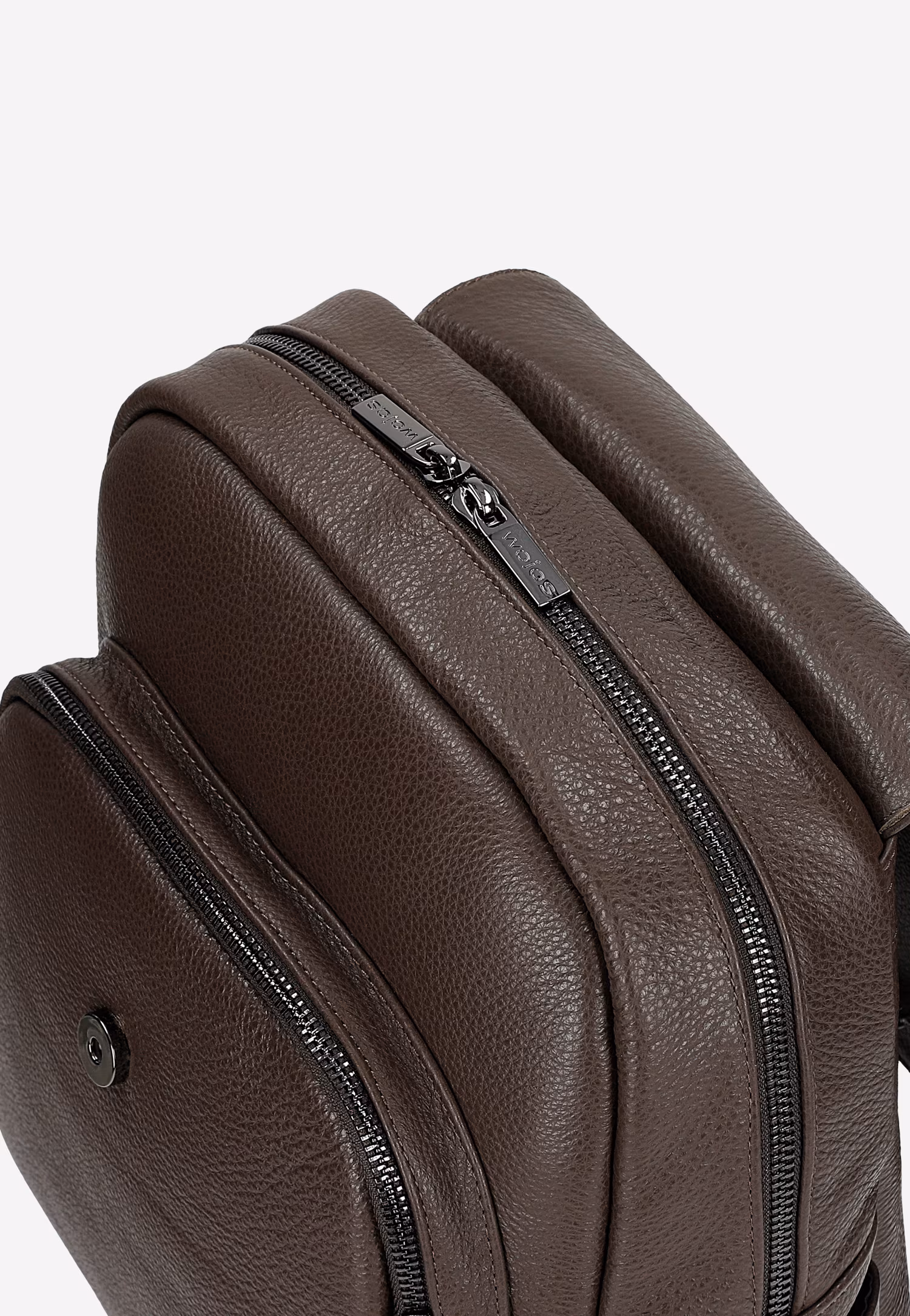 Beżowy skórzany plecak miejski z klapką