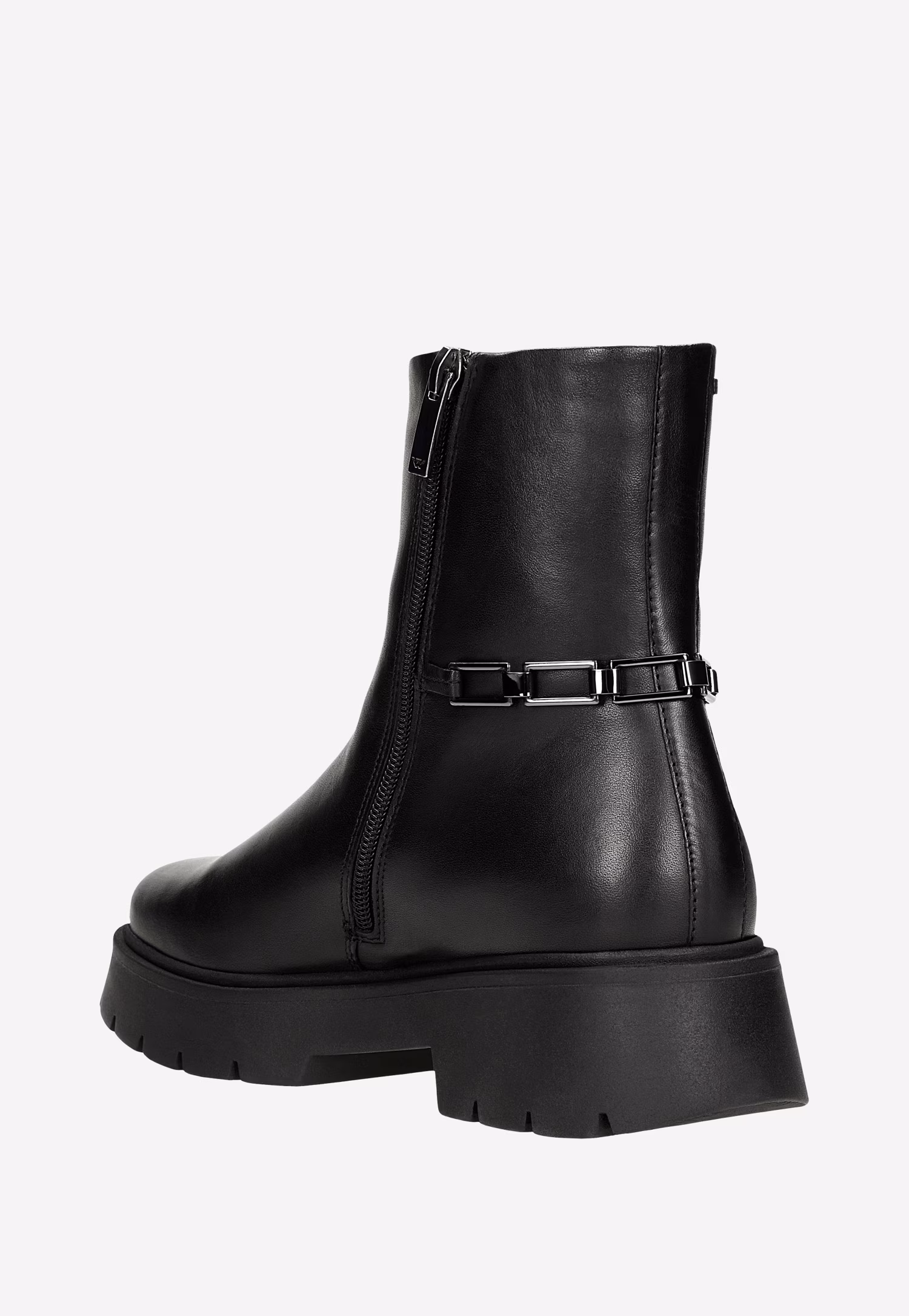 Czarne botki damskie ze skóry licowej z metalową ozdobą