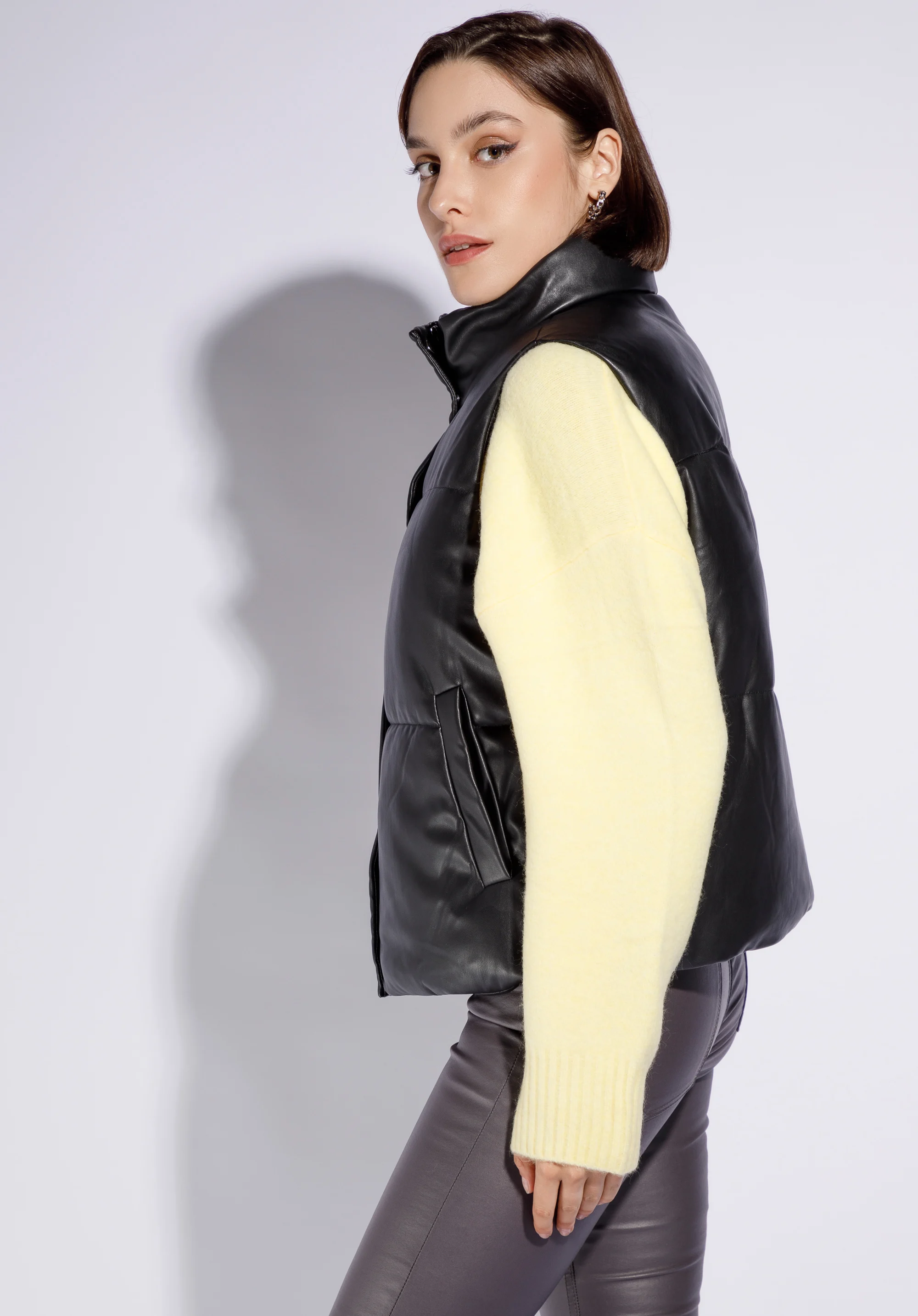 Damska kamizelka pikowana z ekoskóry