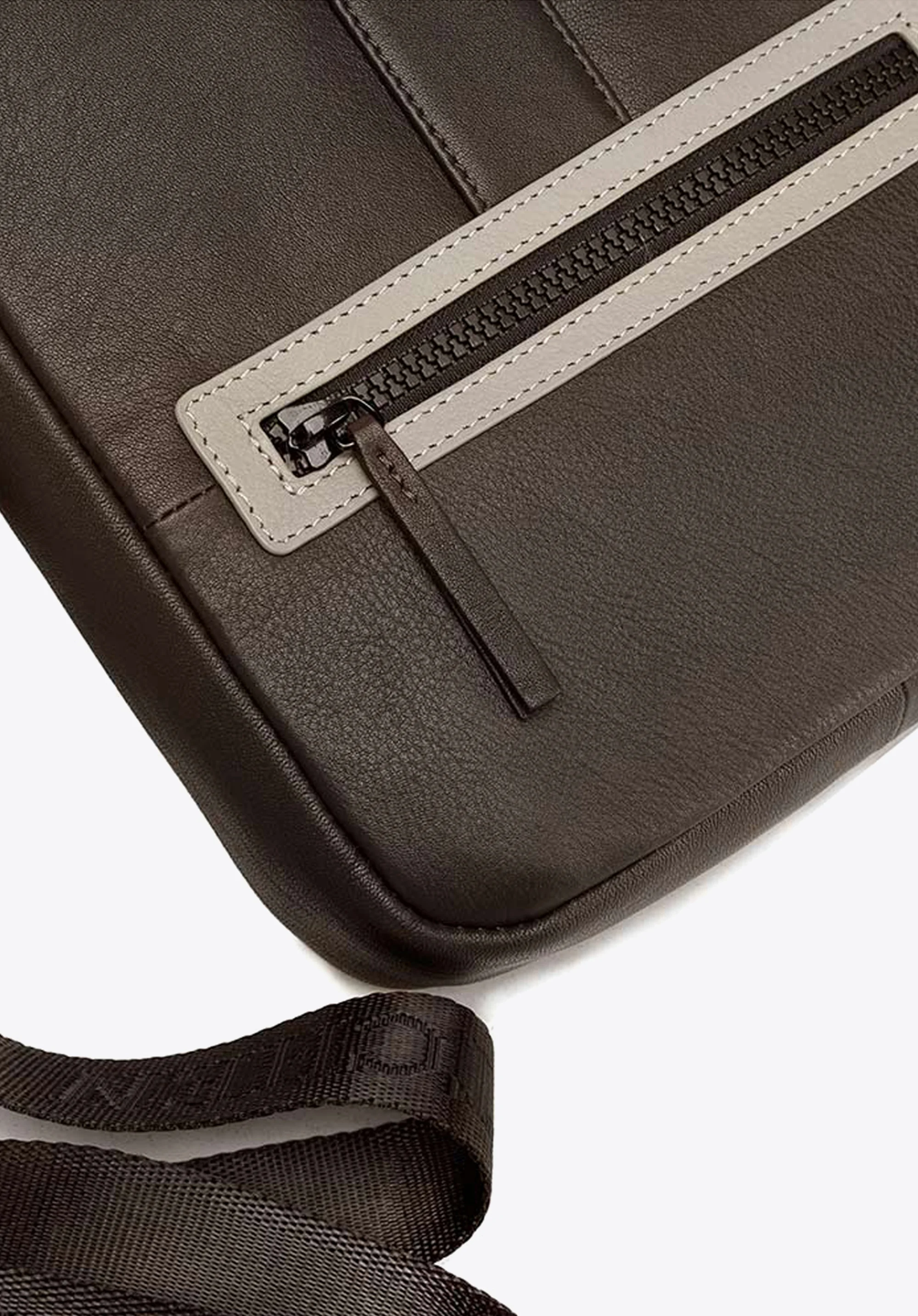 Męska listonoszka skórzana stębnowana mała