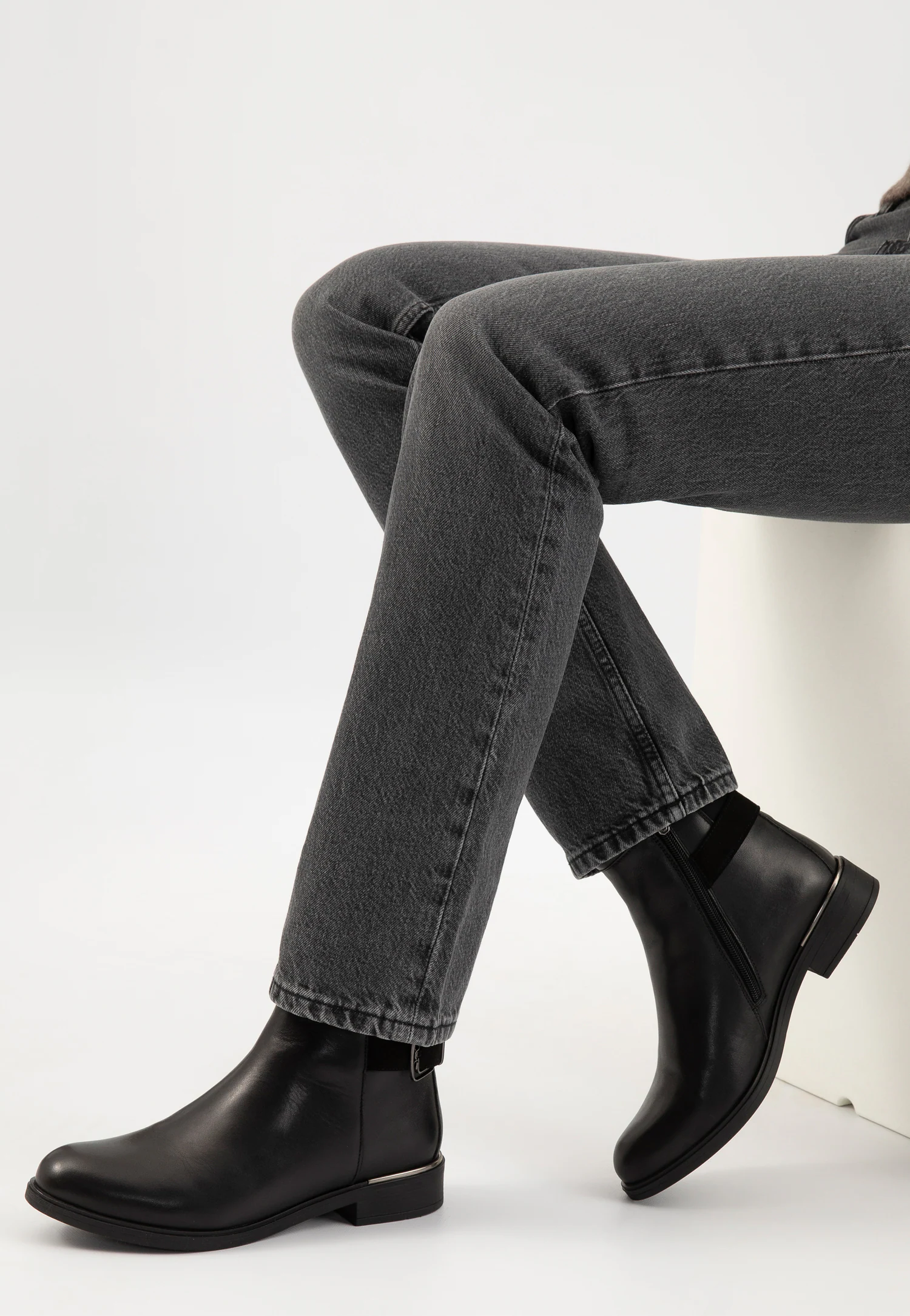 Czarne botki damskie ocieplane skórą owczą