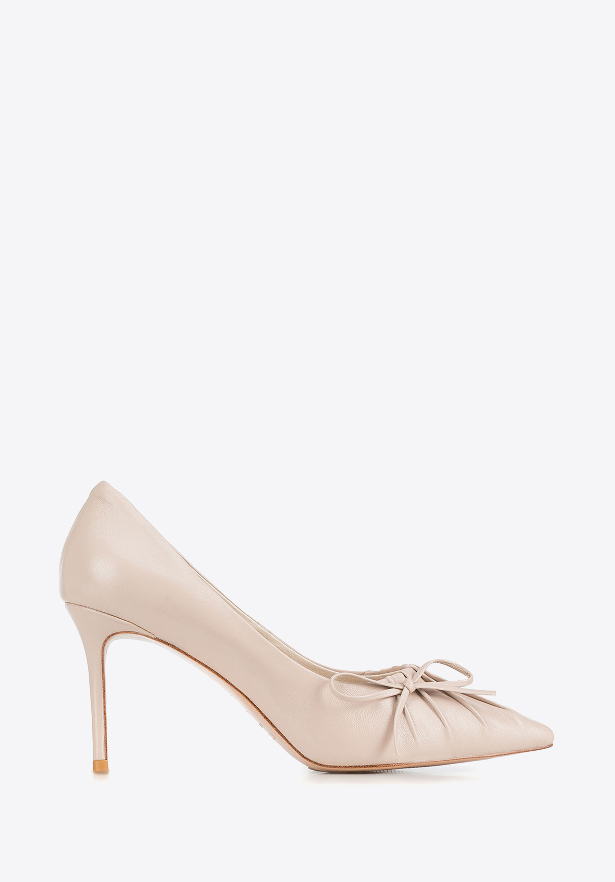 Szpilki skórzane z marszczonym przodem