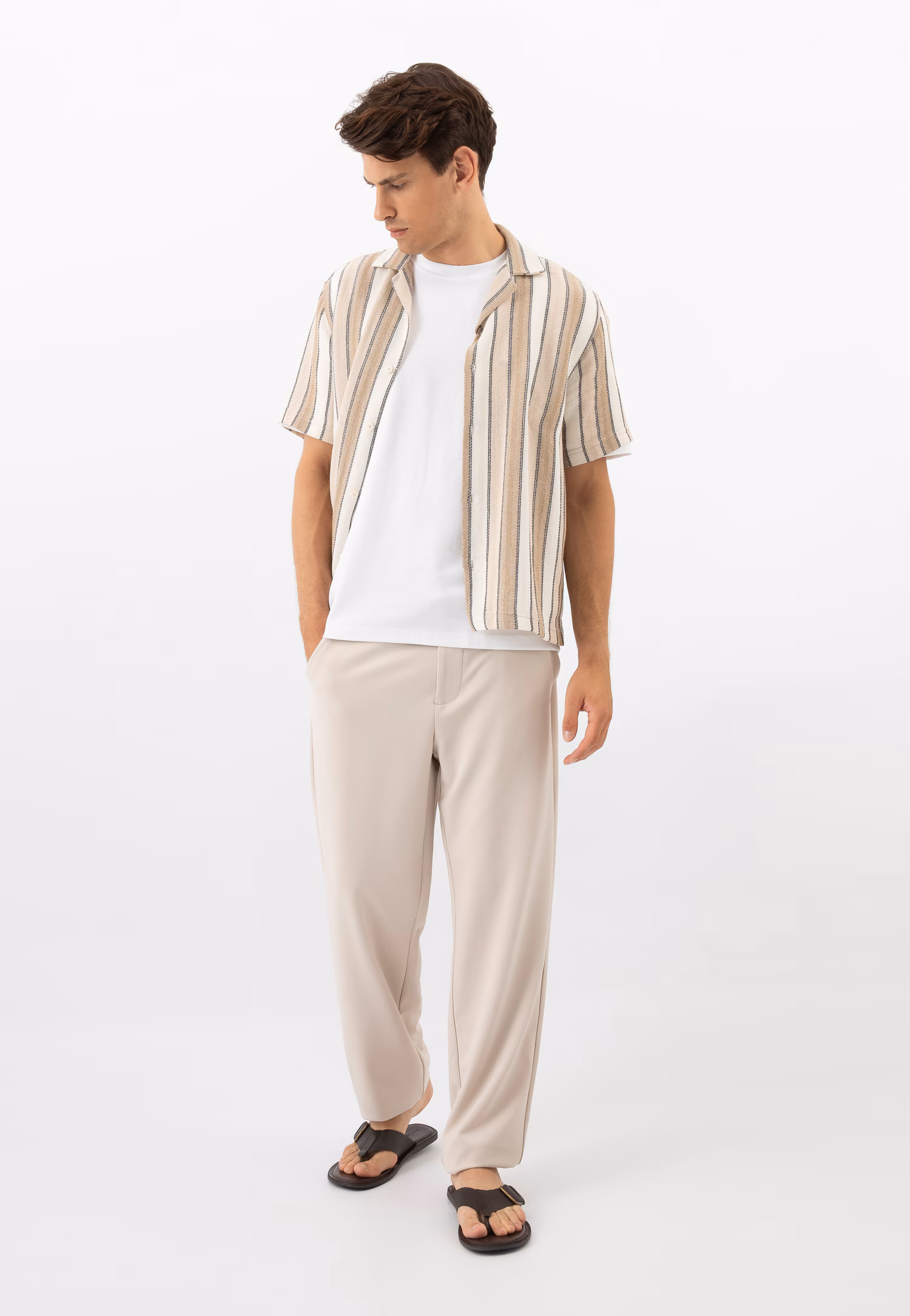 Czarne klapki męskie typu japonki ze skóry licowej