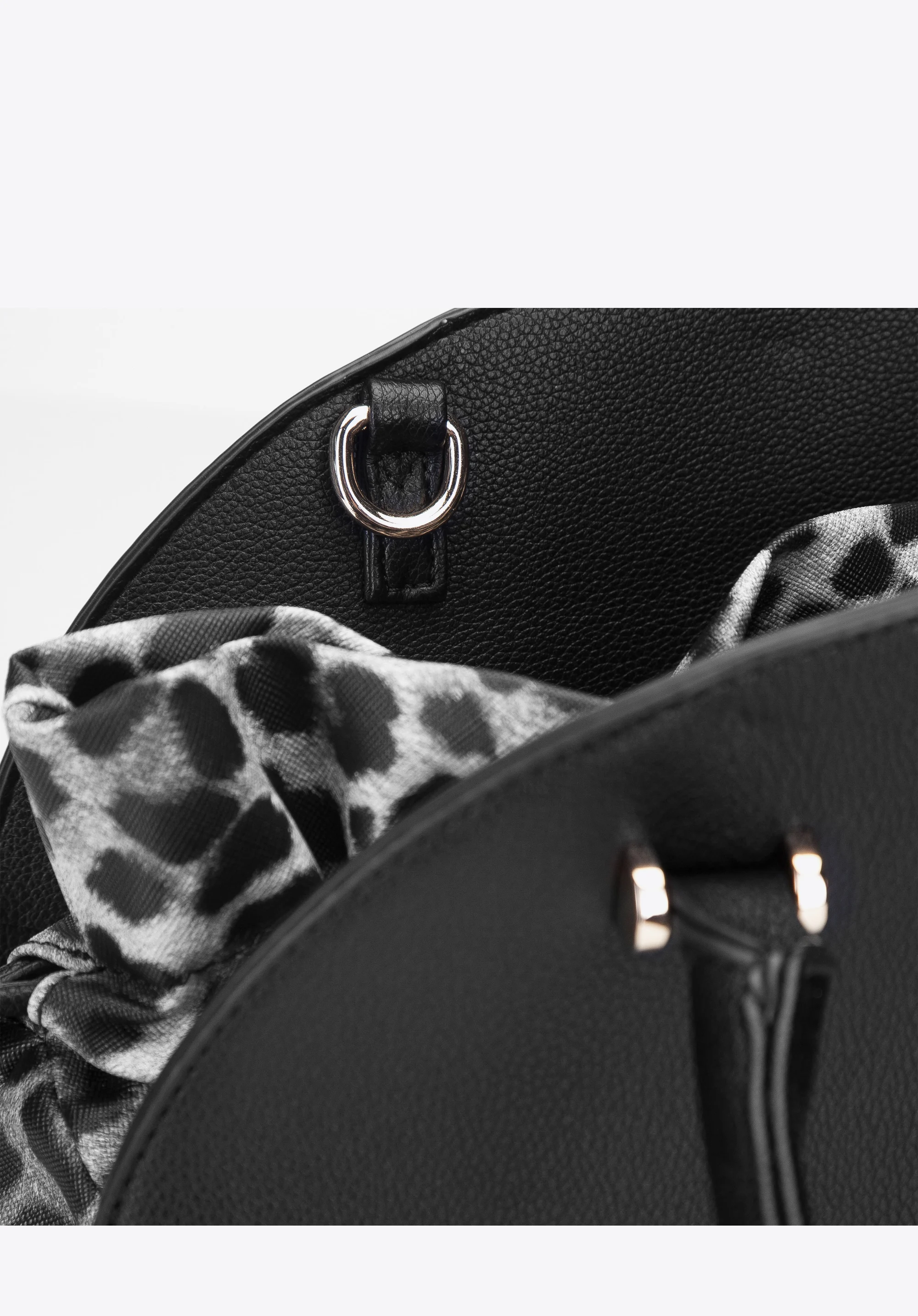 Kuferek ze skóry ekologicznej w cętki