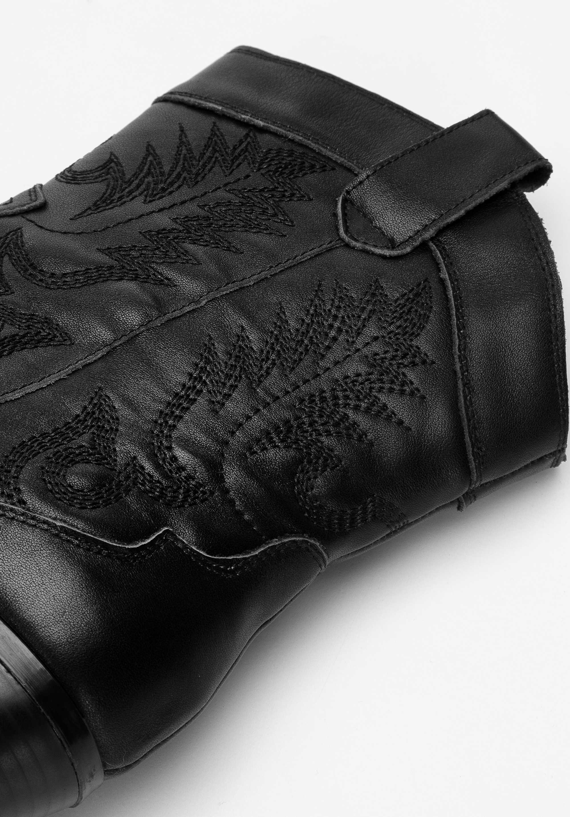 Damskie kowbojki skórzane z haftem krótkie