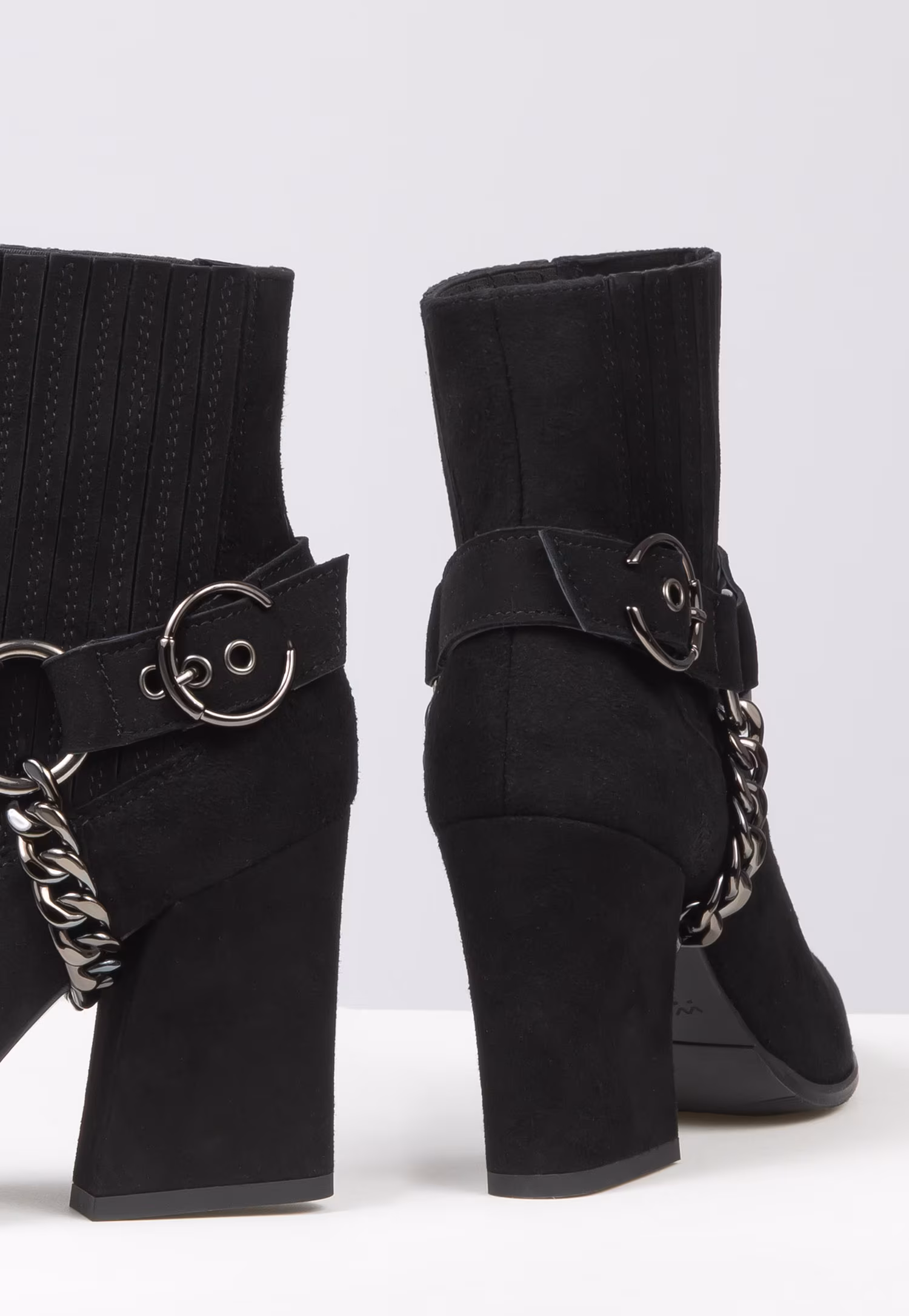 Czarne sztyblety damskie PREMIUM z metalowymi ozdobami na nosku