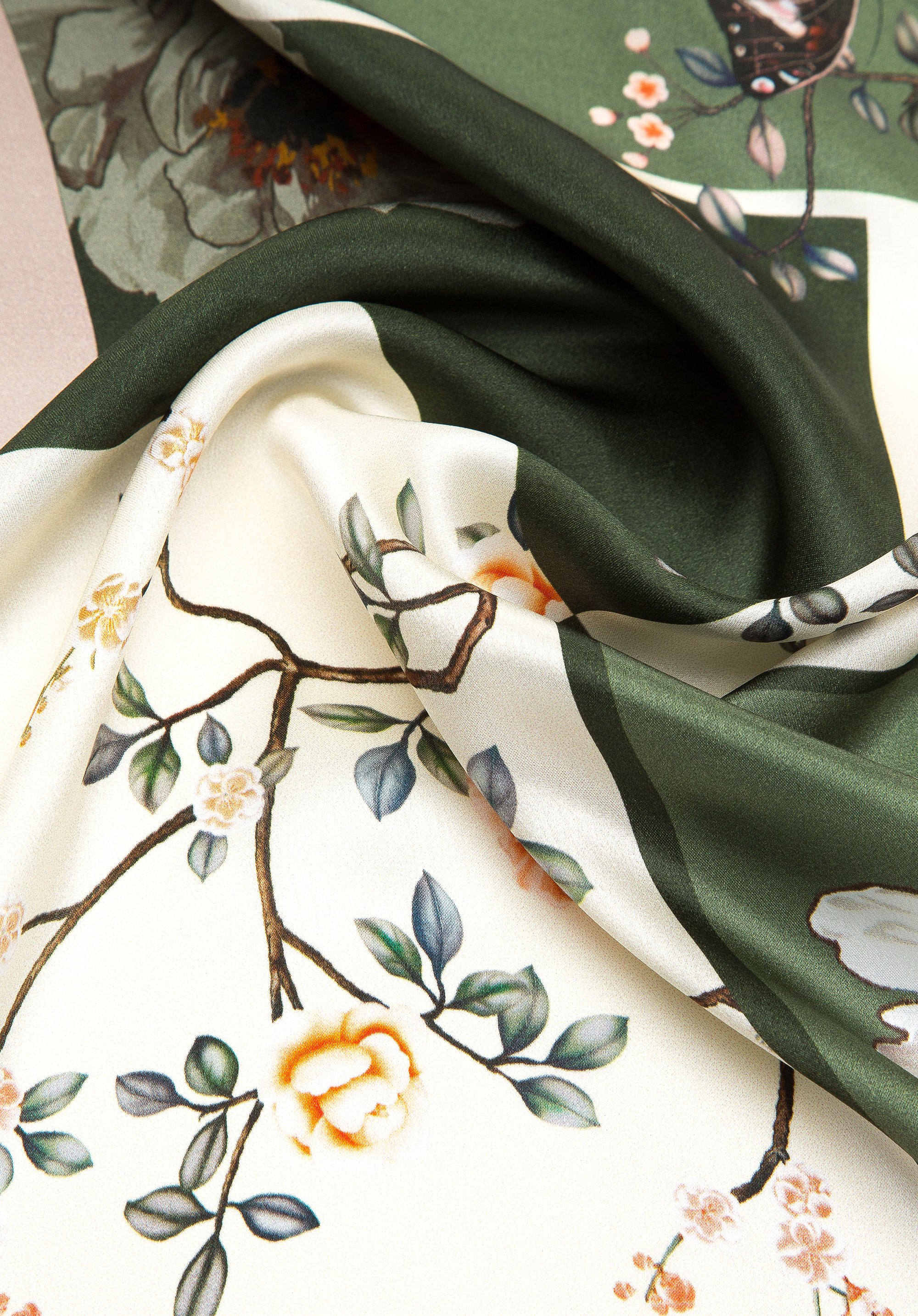 Damska apaszka jedwabna we wzory