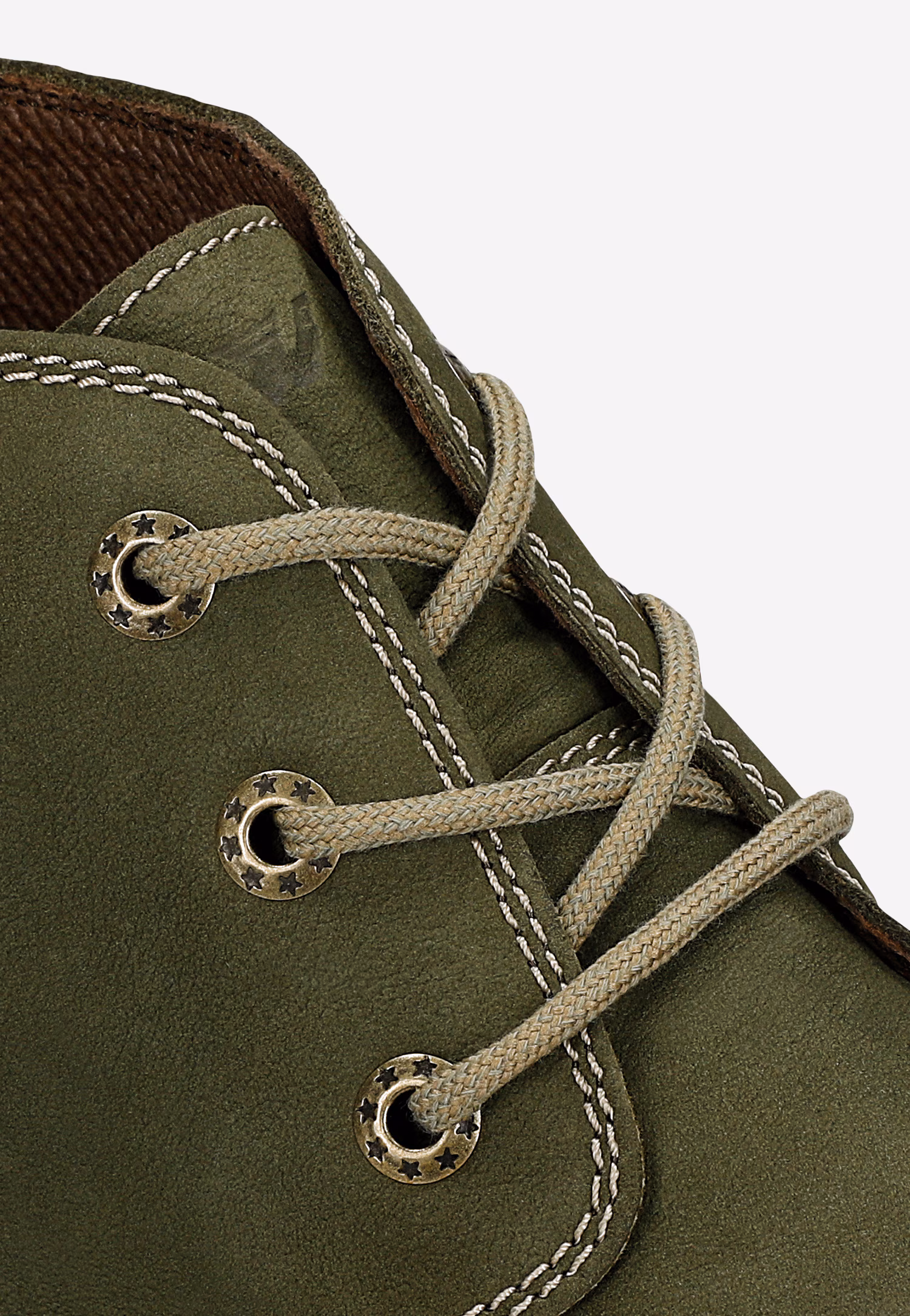 Zielone trzewiki chukka na brązowej podeszwie