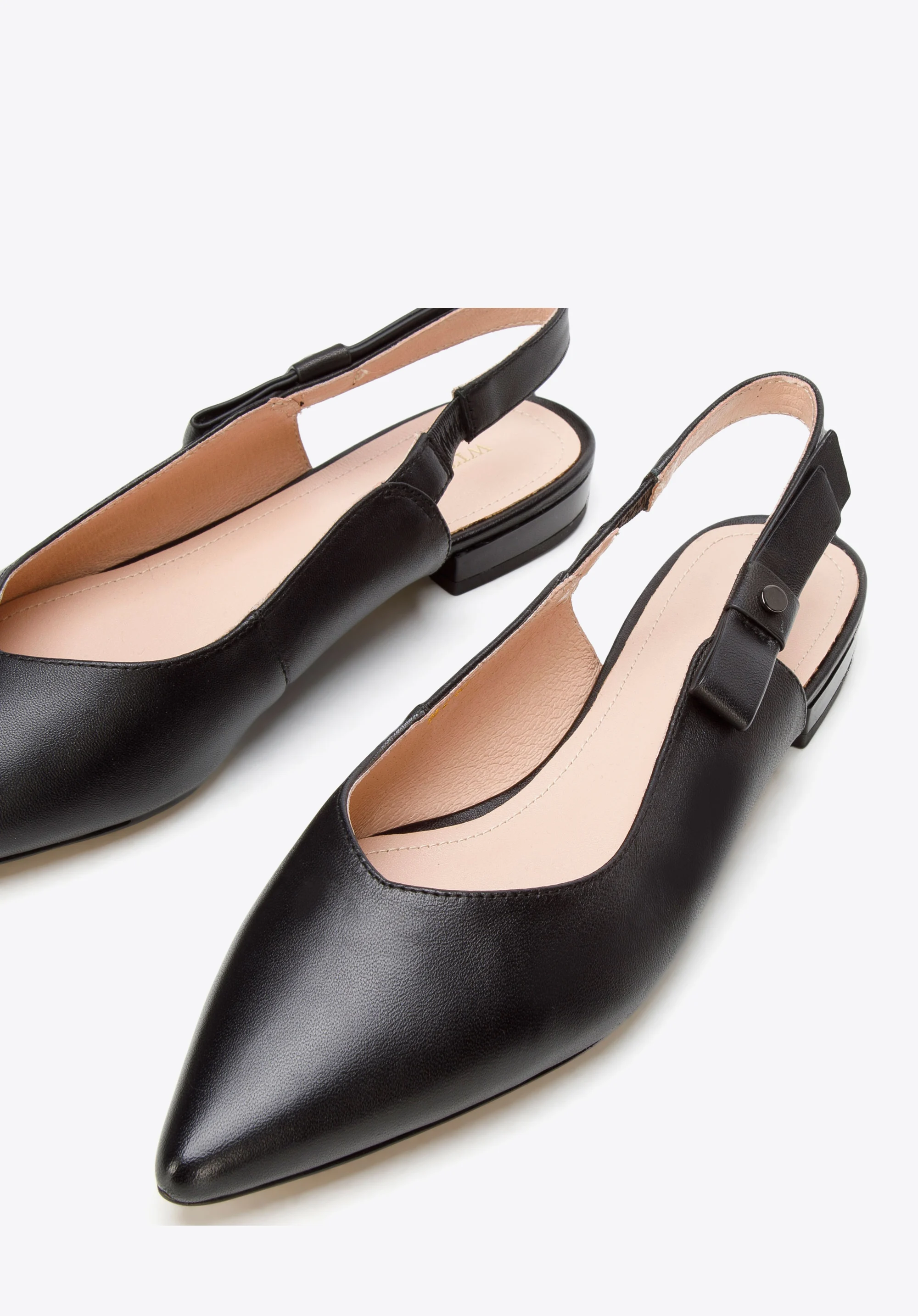 Czółenka skórzane w szpic z odkrytą piętą