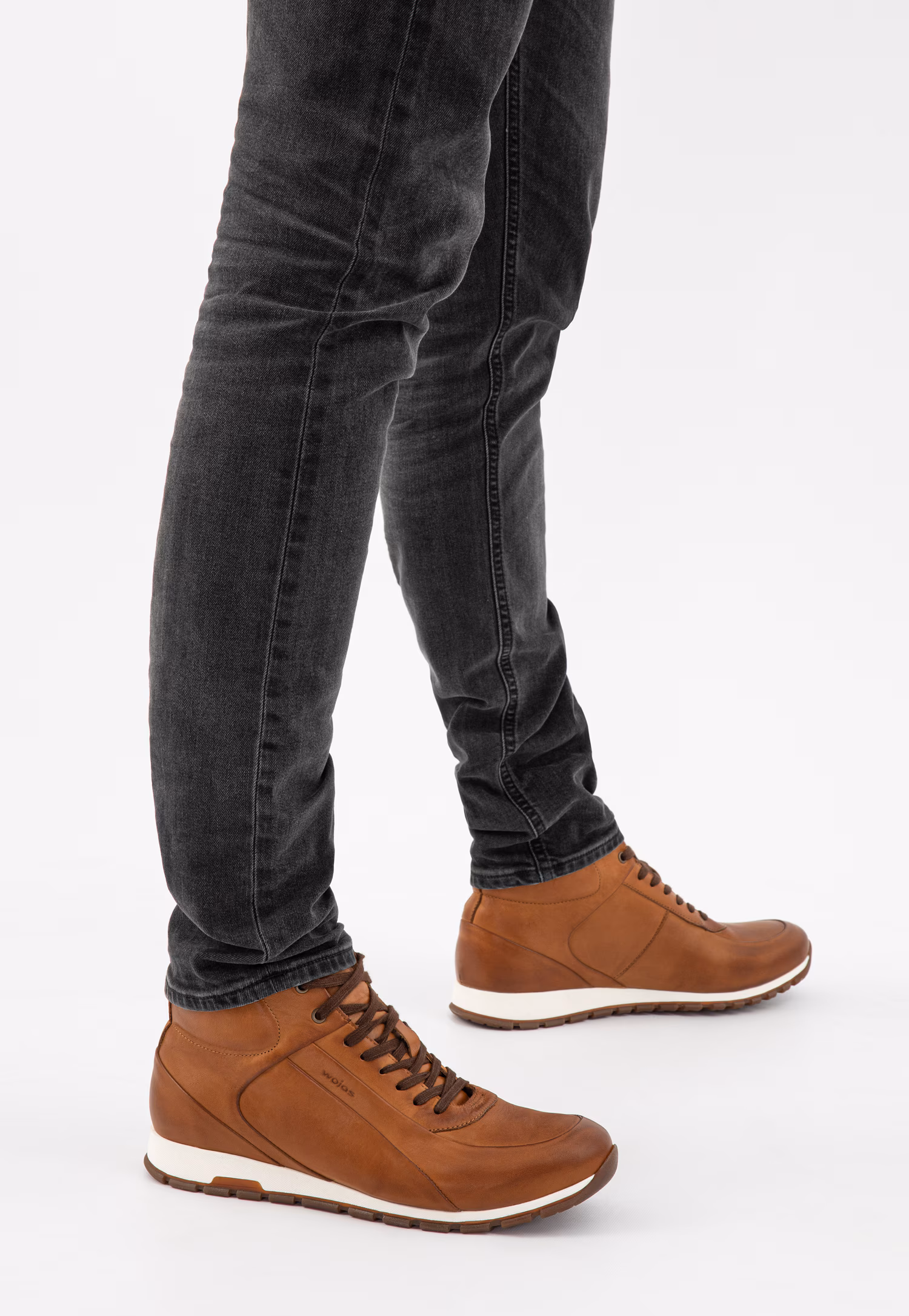 Jasnobrązowe skórzane trzewiki męskie typu sneakersy