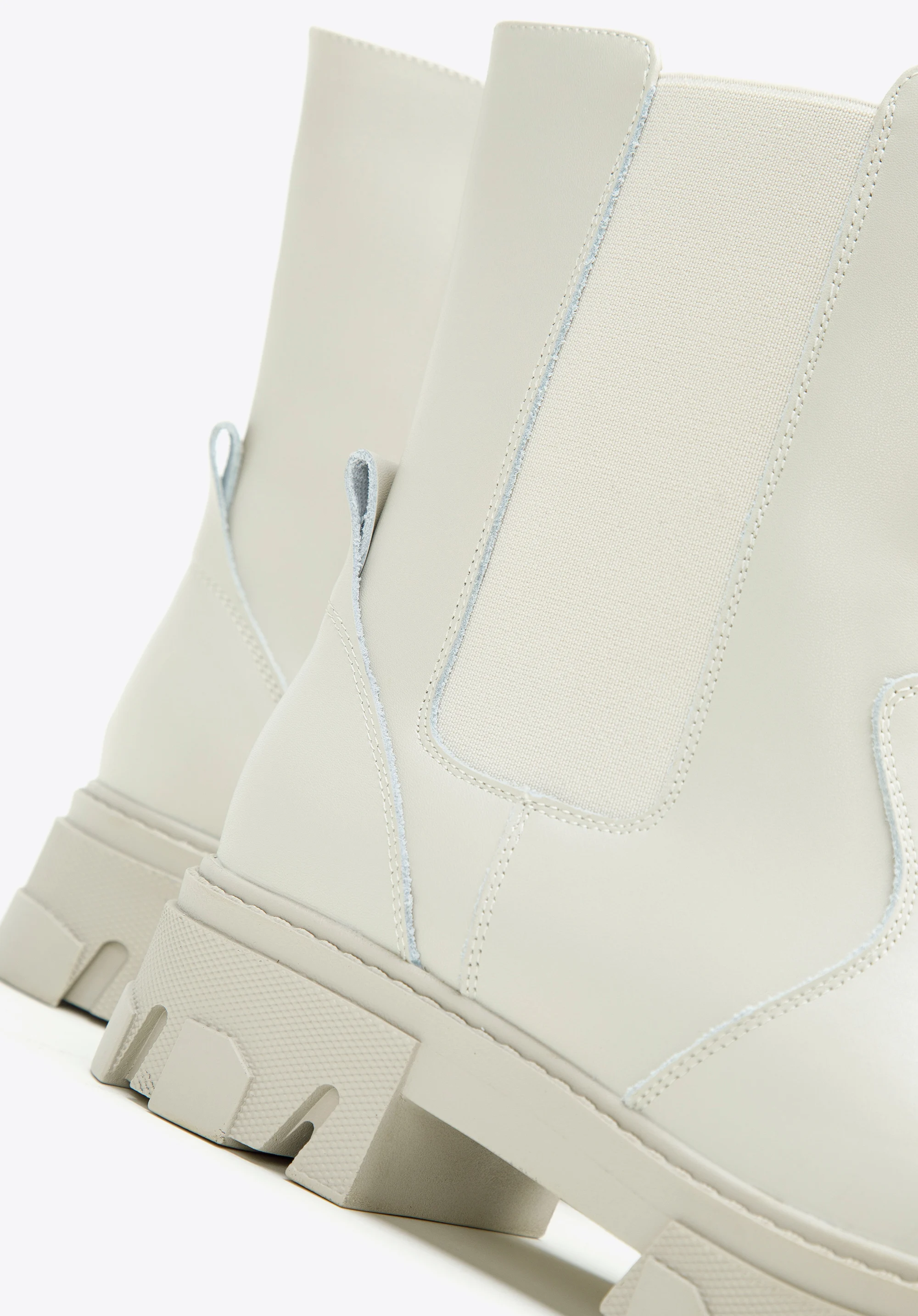 Damskie sztyblety skórzane na platformie