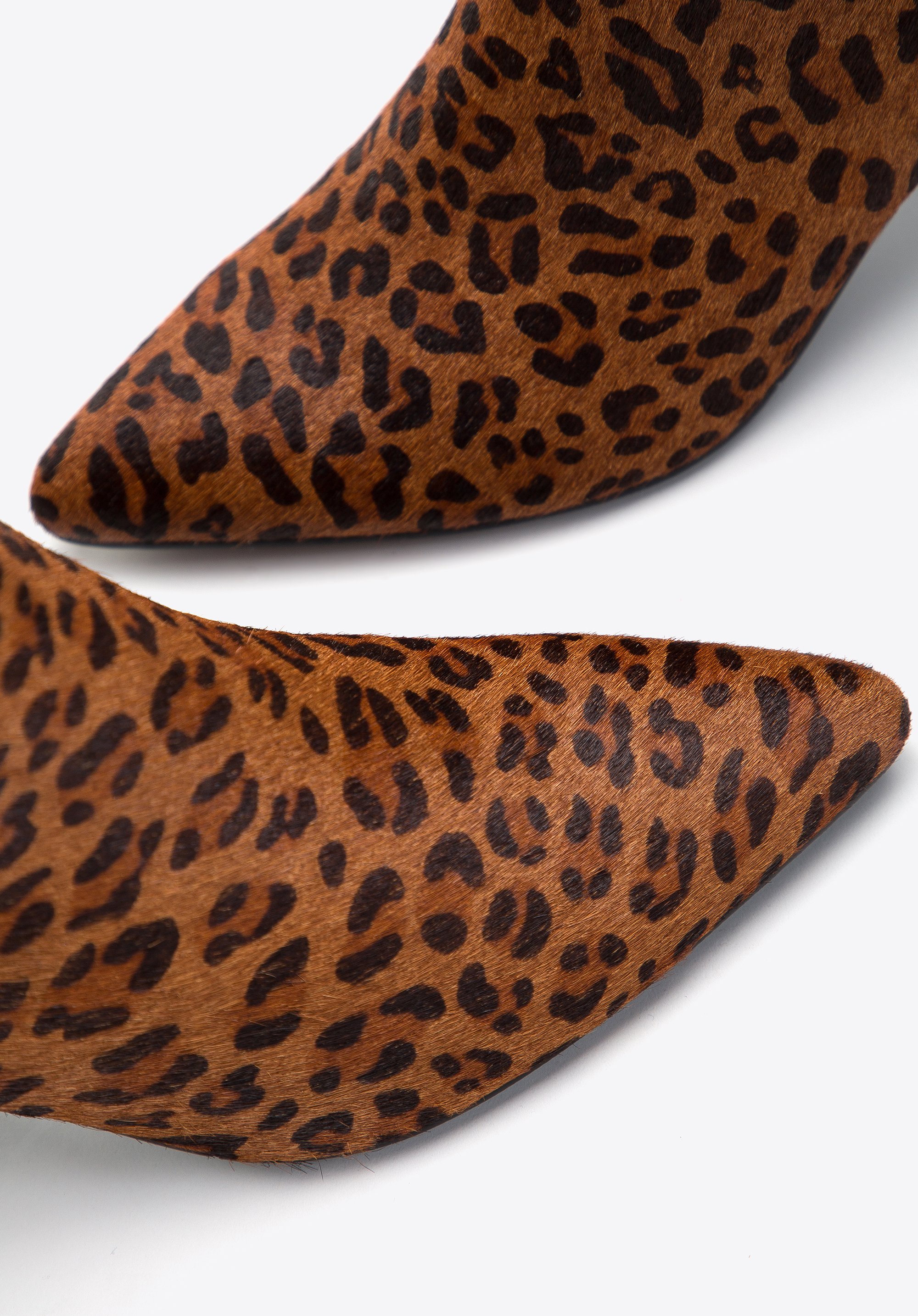 Damskie kozaki ze skóry z włosiem w zwierzęcy wzór