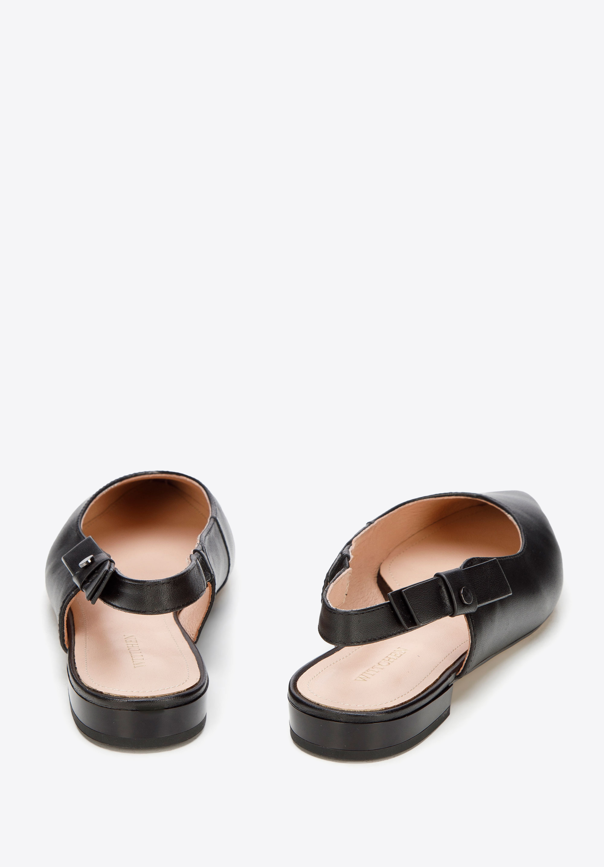 Czółenka skórzane w szpic z odkrytą piętą