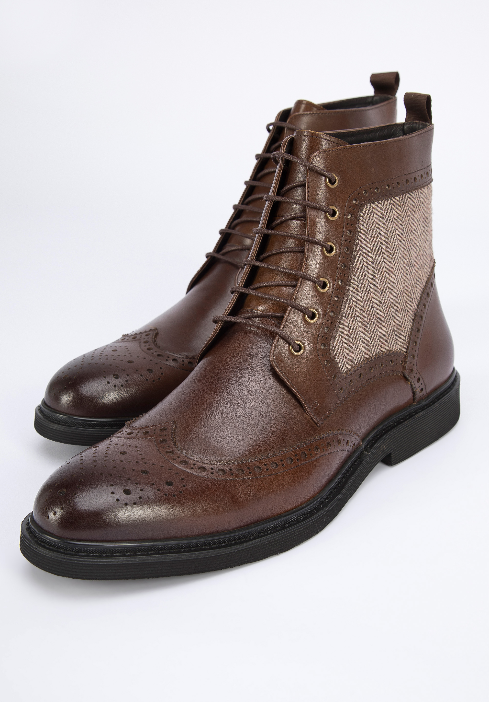 Męskie trzewiki ze skóry z motywem w jodełkę