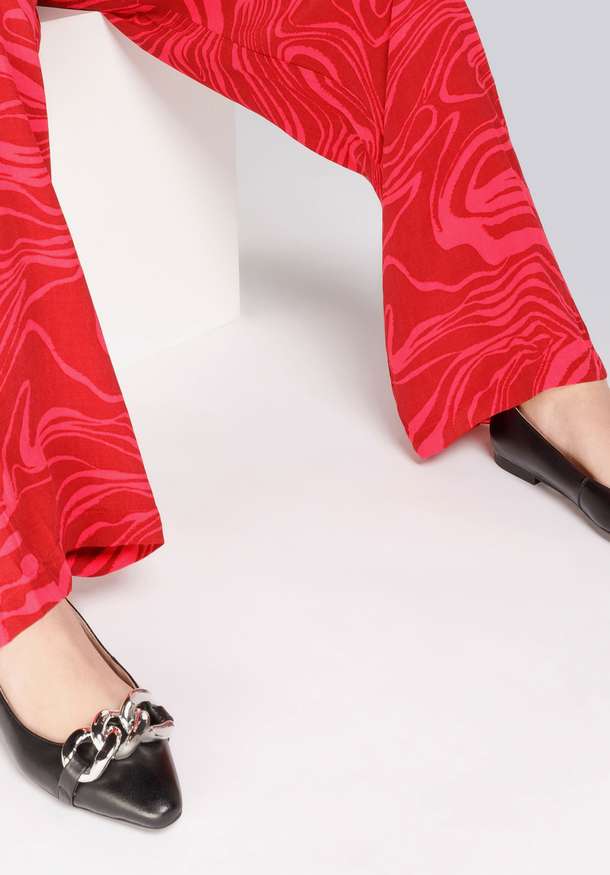 Baleriny skórzane z łańcuchem