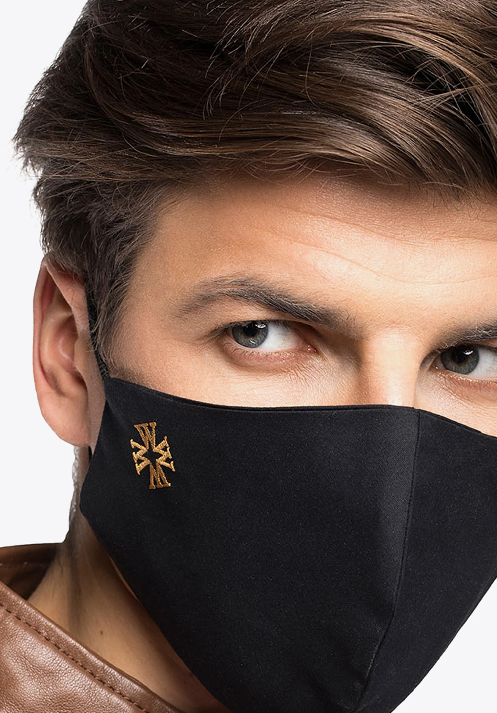 Maseczka bawełniana profilowana ze złotym monogramem