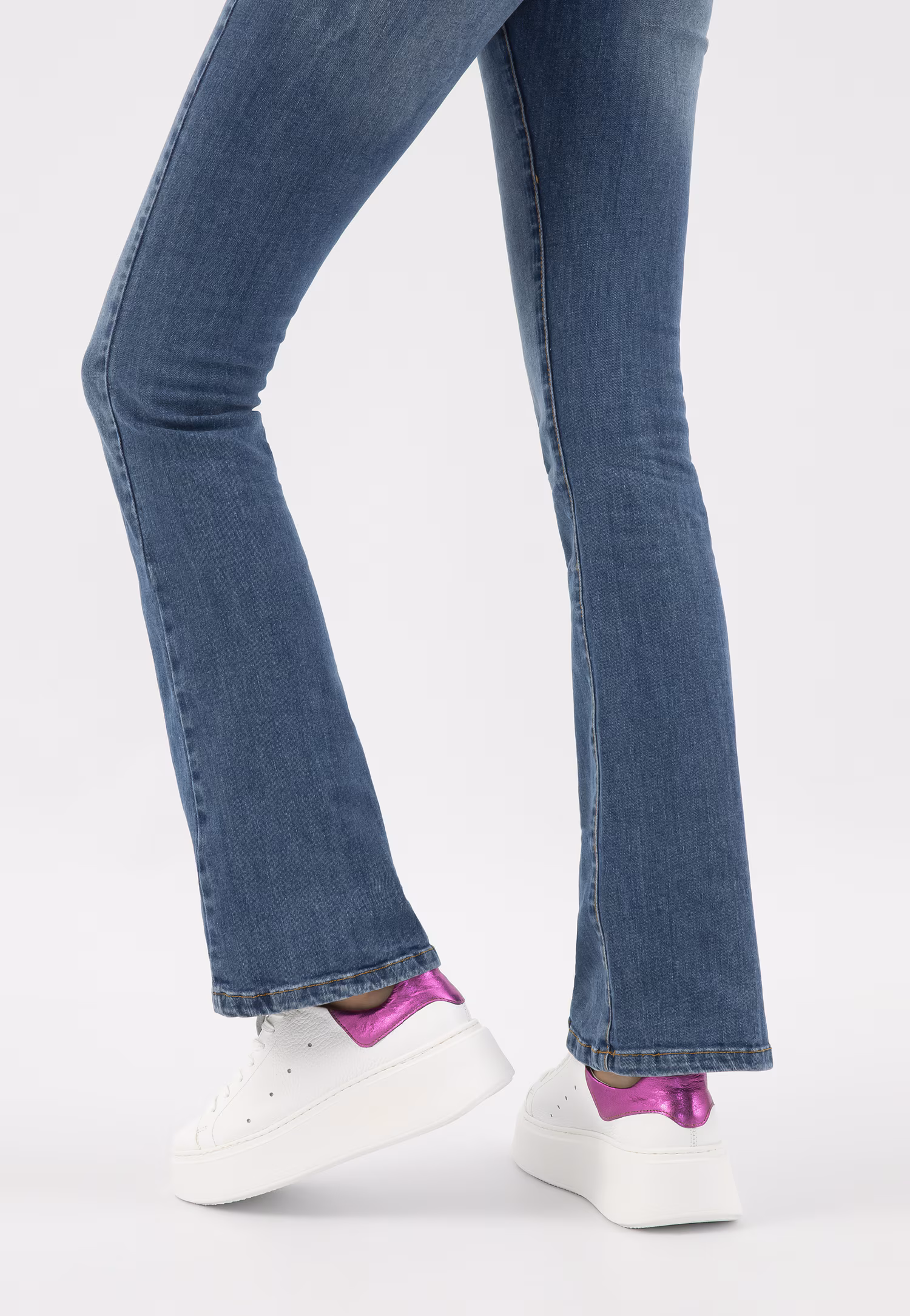 Lekkie białe trampki na flatformie