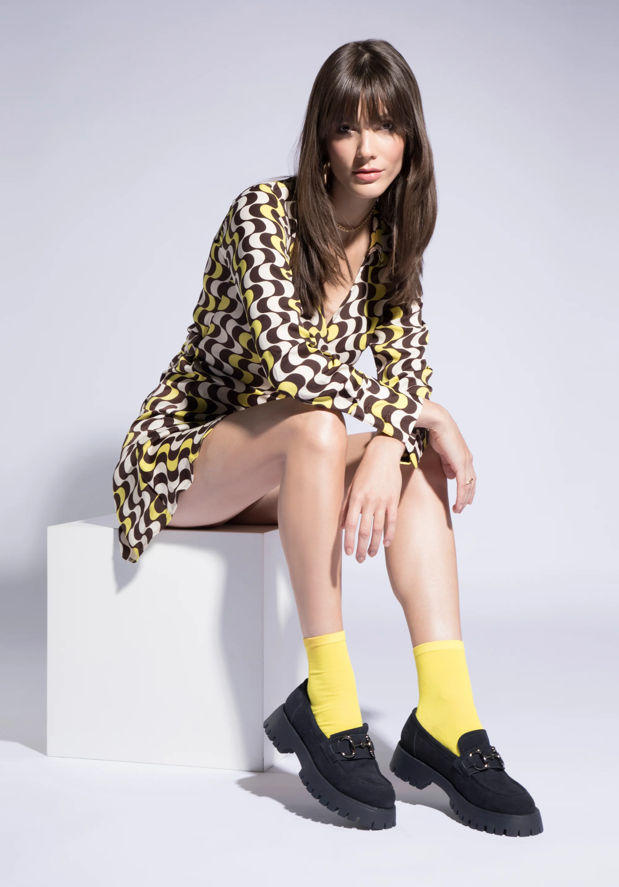 Damskie mokasyny zamszowe z klamrą na platformie