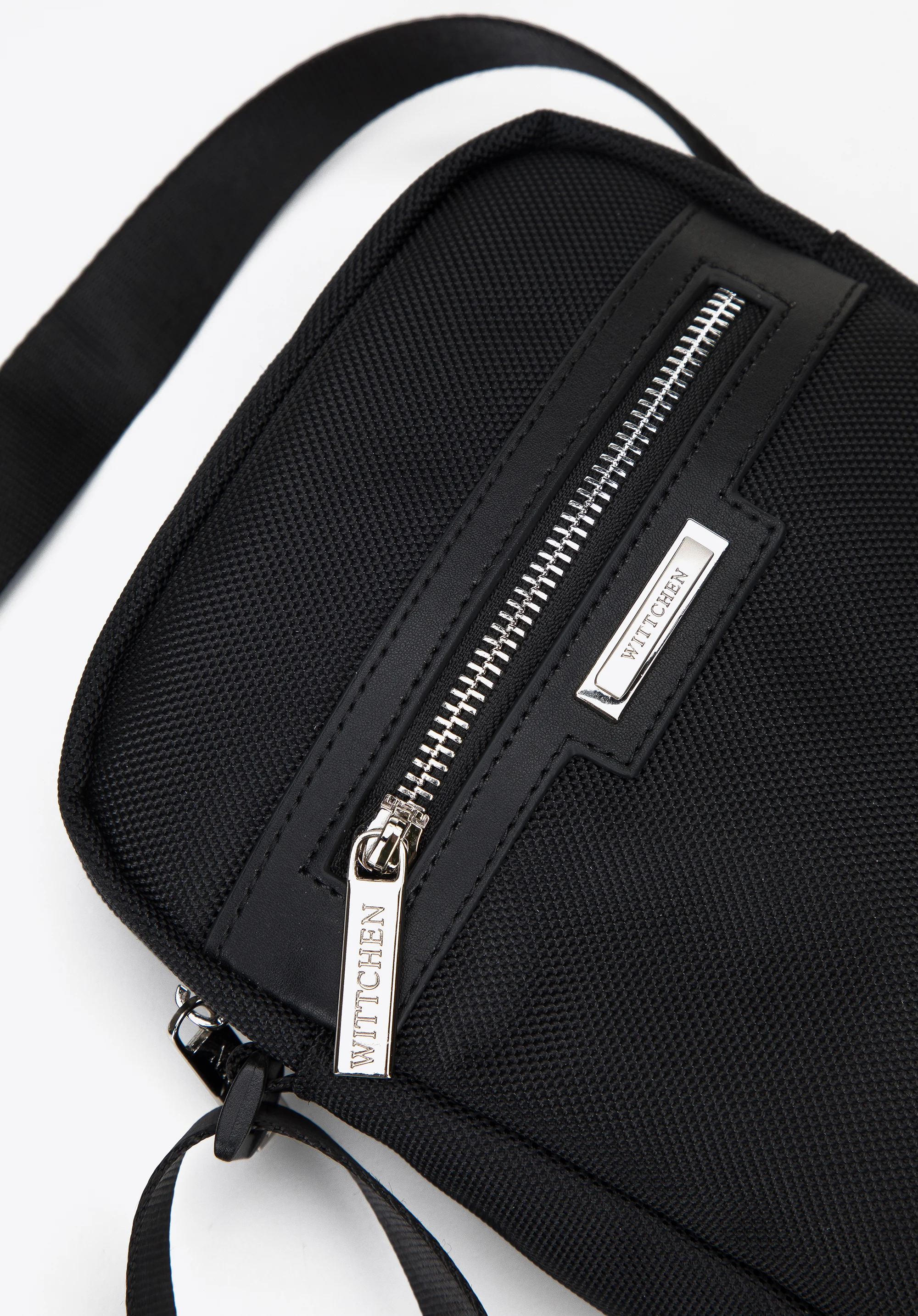 Męska listonoszka z błyszczącym suwakiem