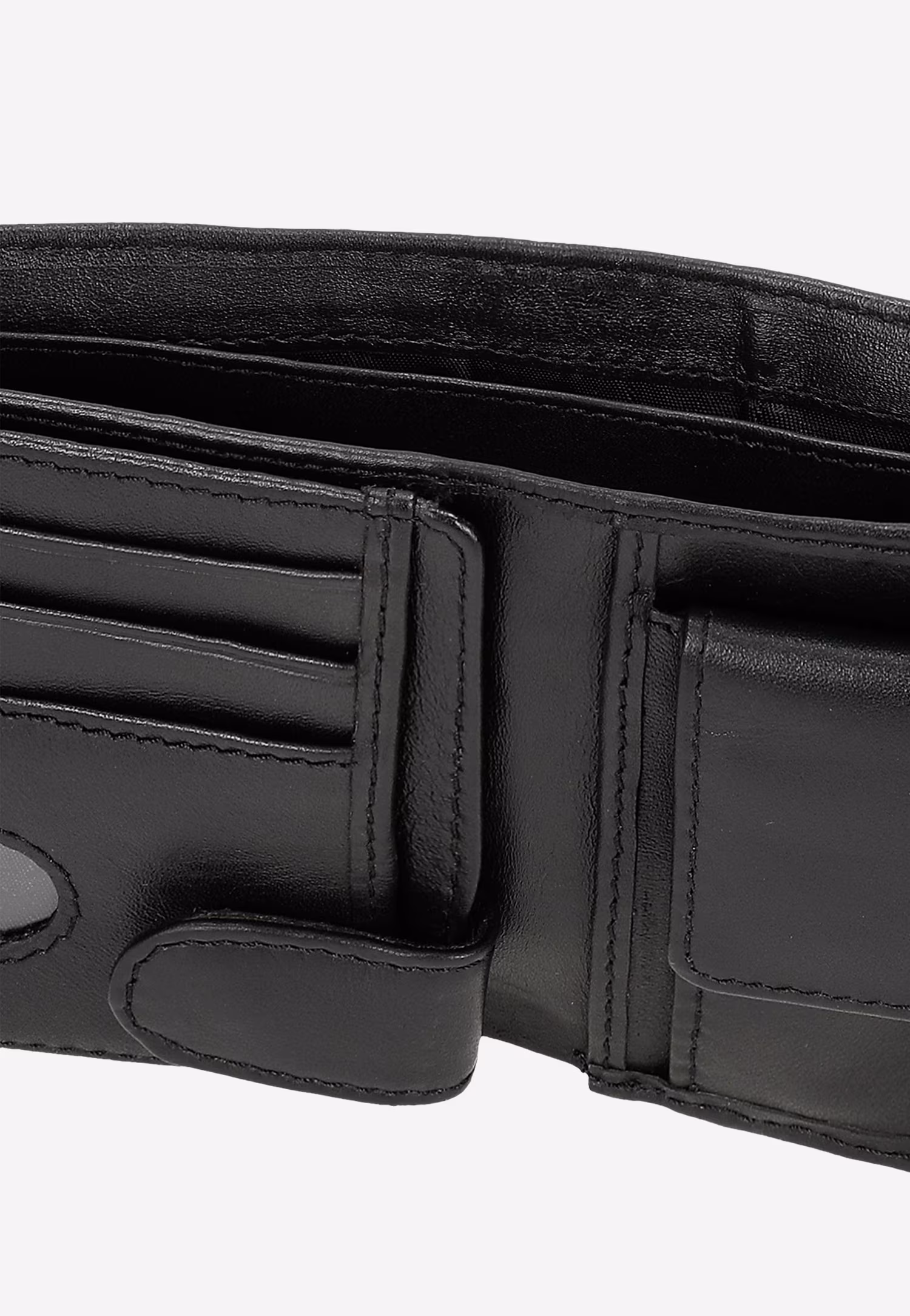 Czarny portfel męski zapinany na zatrzask